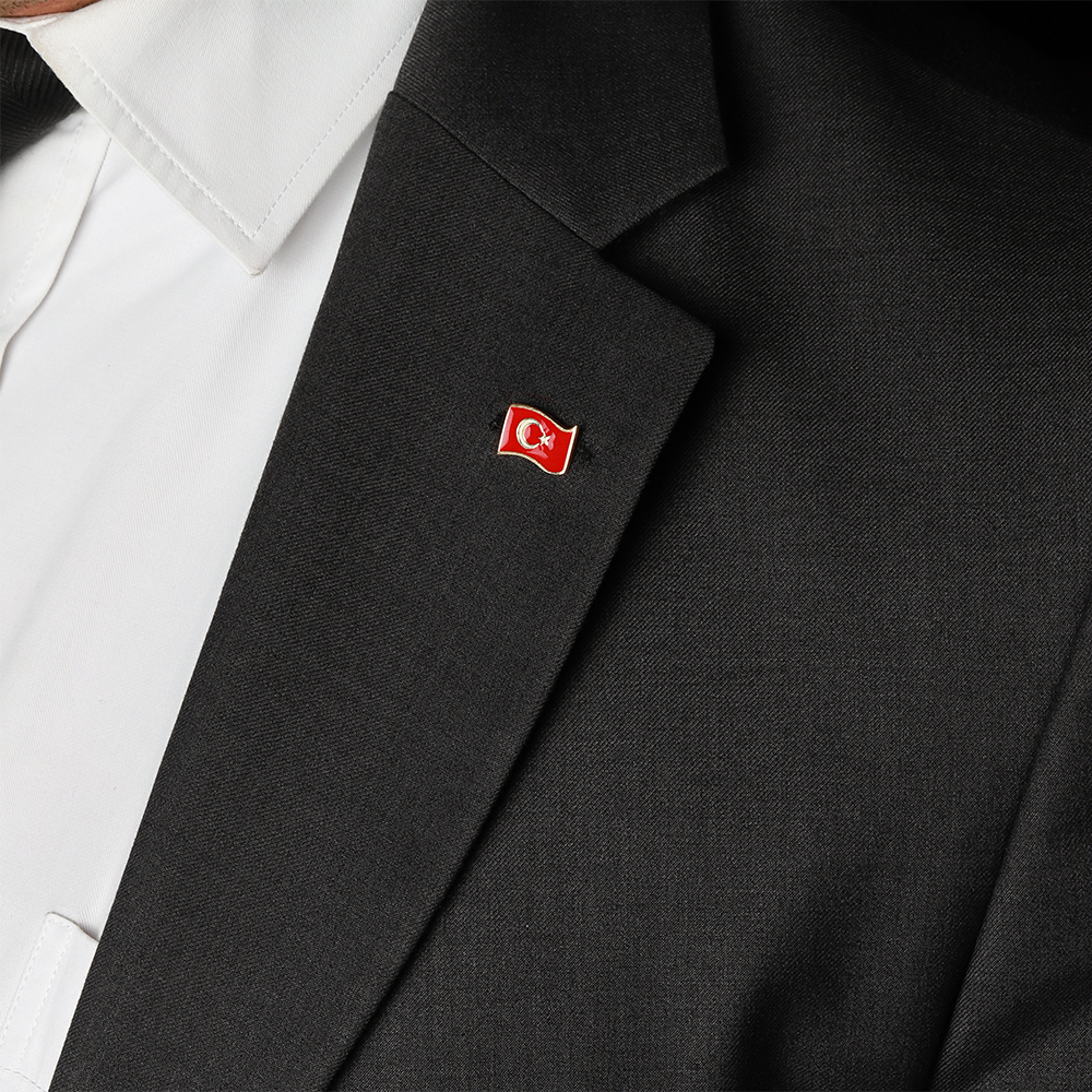 14 Ayar Sarı Altın Bayrak Figürlü Broş