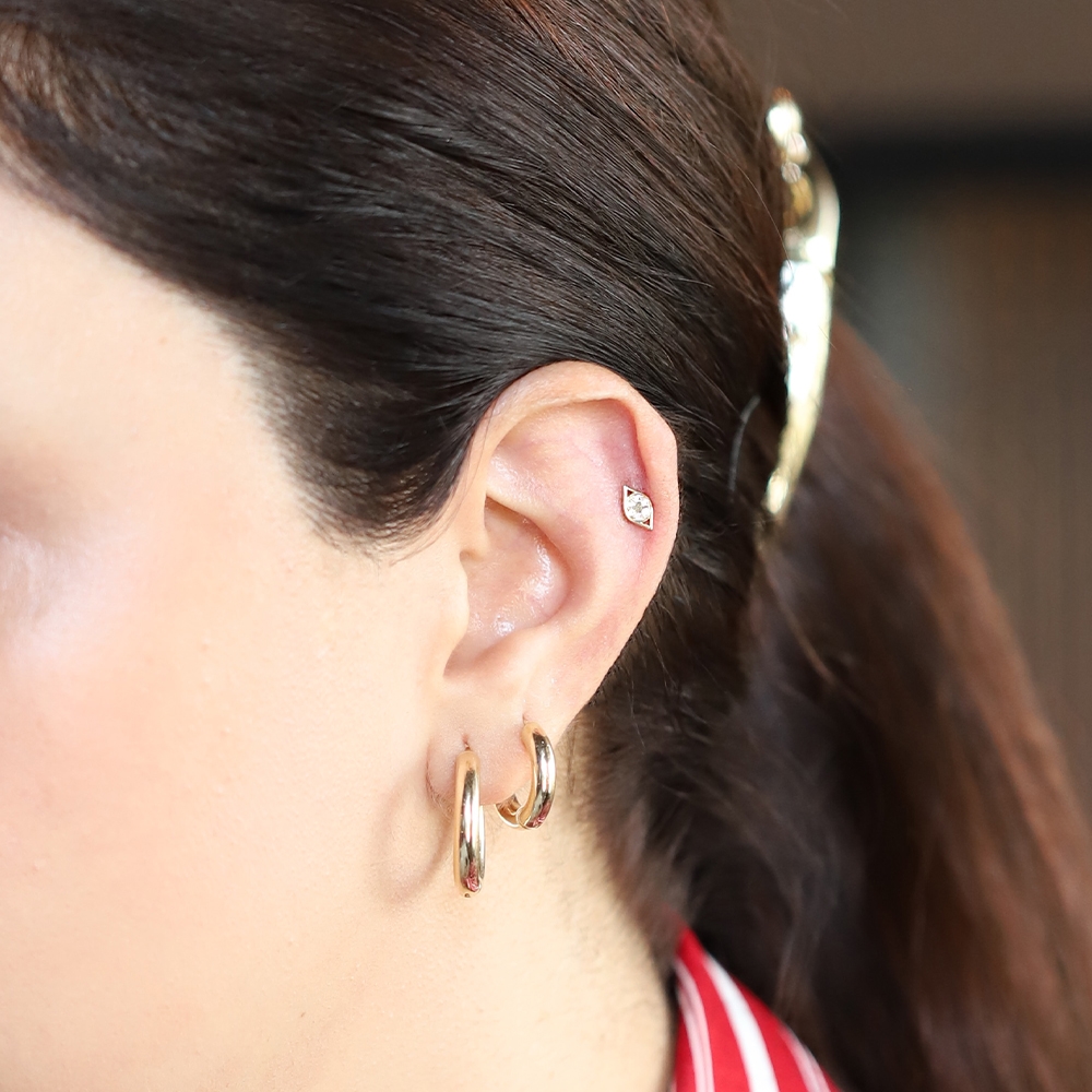 14 Ayar Sarı Altın Taşlı Tragus Piercing