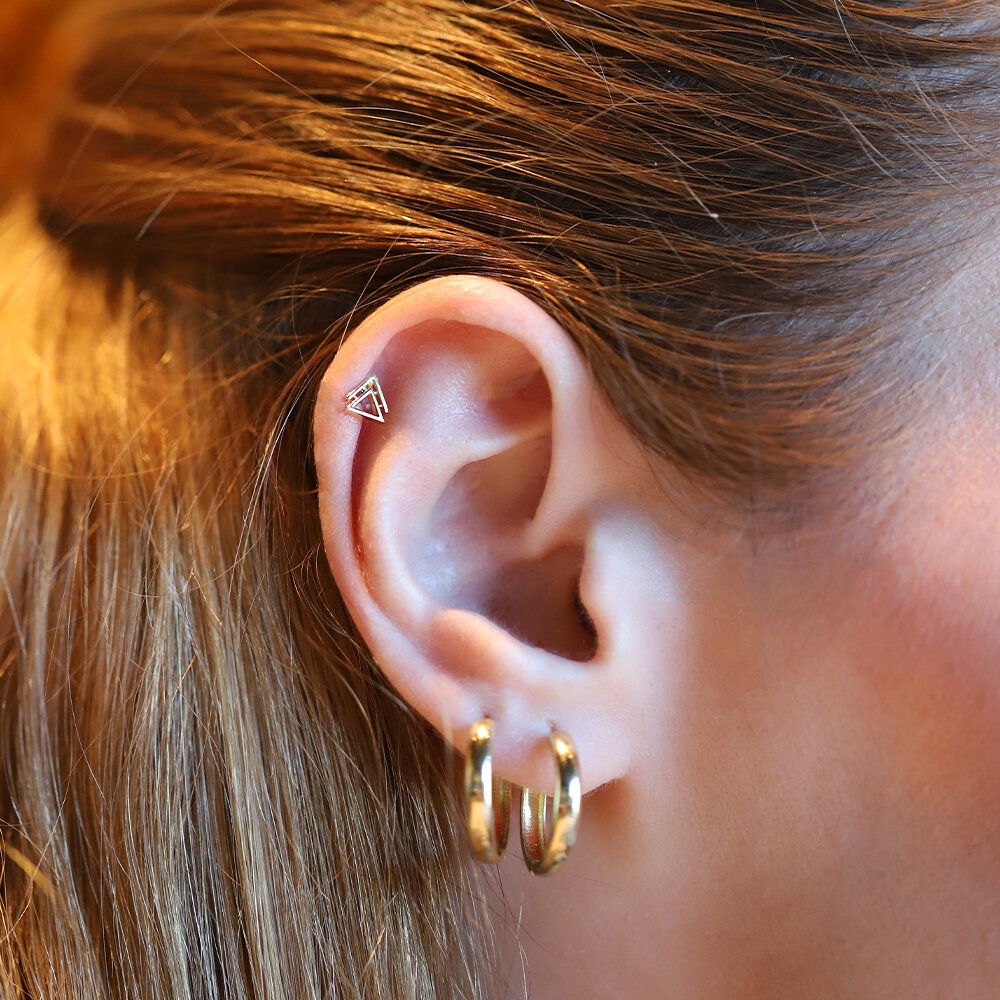 14 Ayar Sarı Altın Üçgen Tragus Piercing