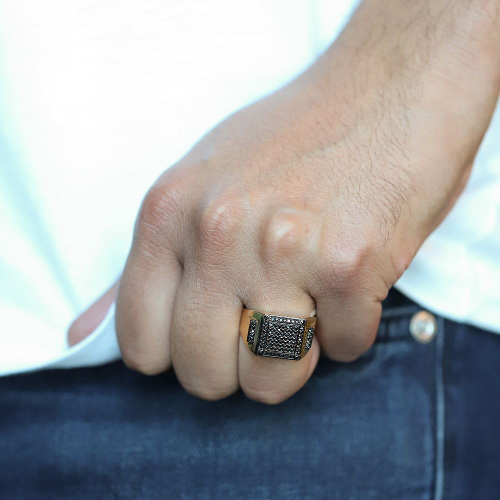 14 Ayar Sarı-Siyah Altın Taşlı Erkek Yüzük