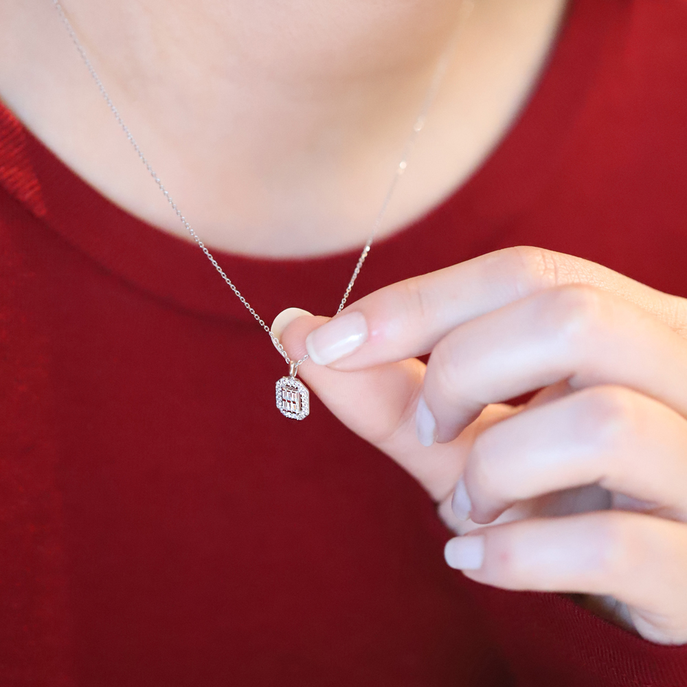 8 Ayar Beyaz Altın Baget Kolye