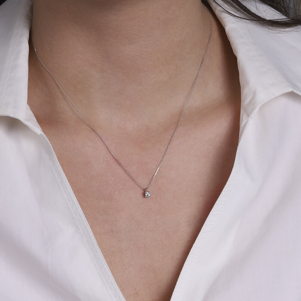 0,09 Karat Tektaş Pırlanta Kolye