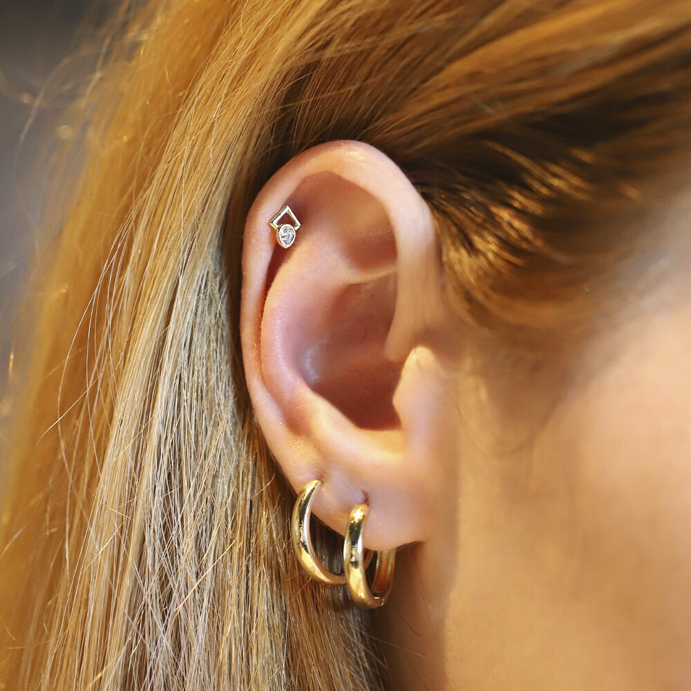 14 Ayar Sarı Altın Damla Taşlı Tragus Piercing