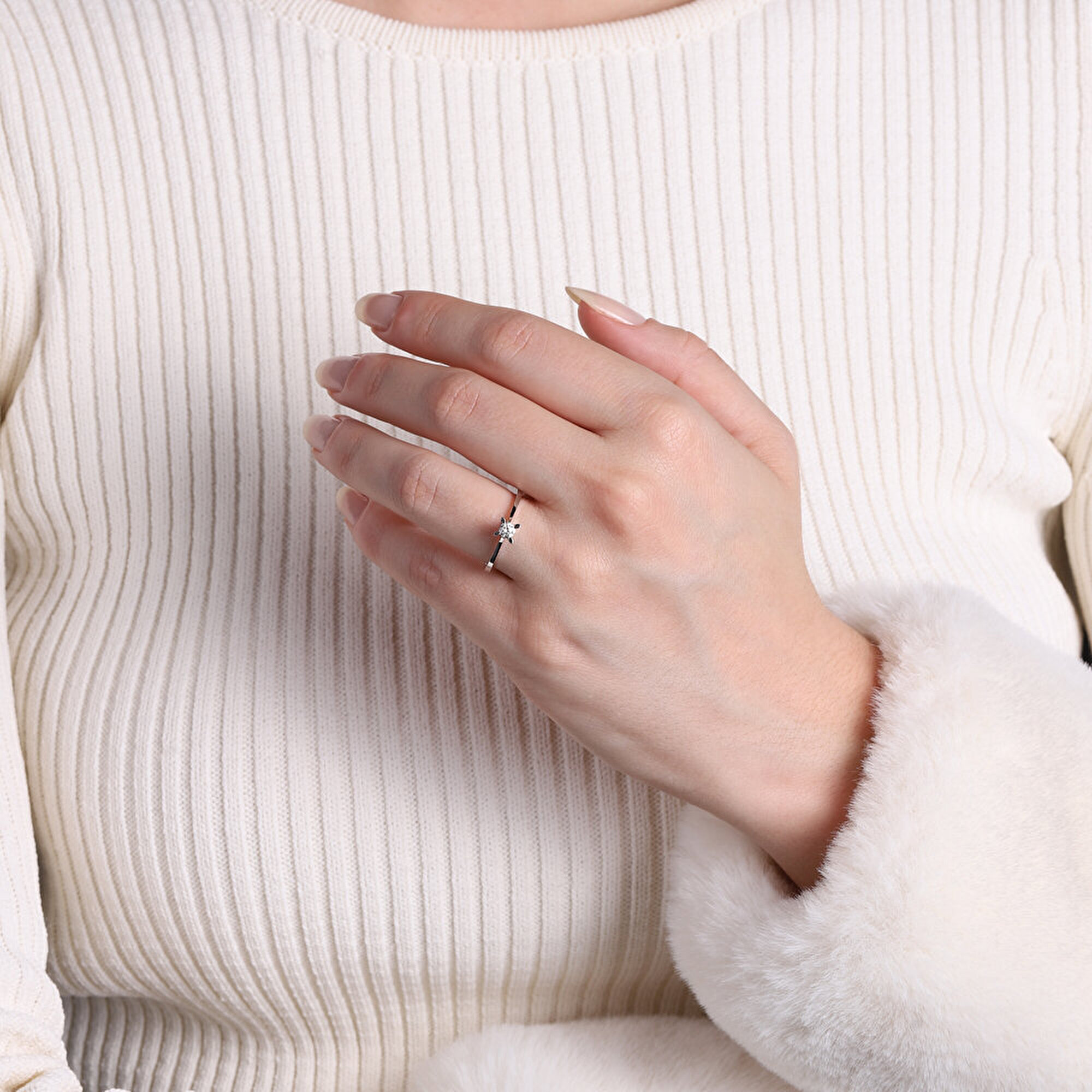 0,17 Karat Tektaş Pırlanta Yüzük