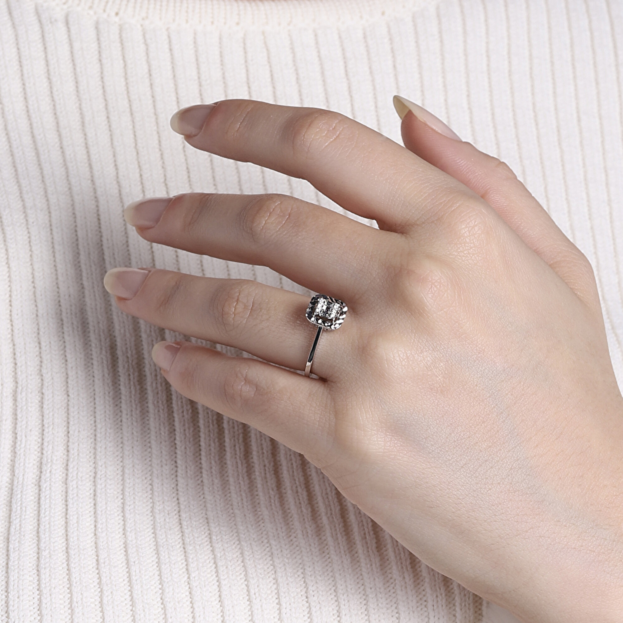 0,15 Karat Baget Pırlanta Yüzük