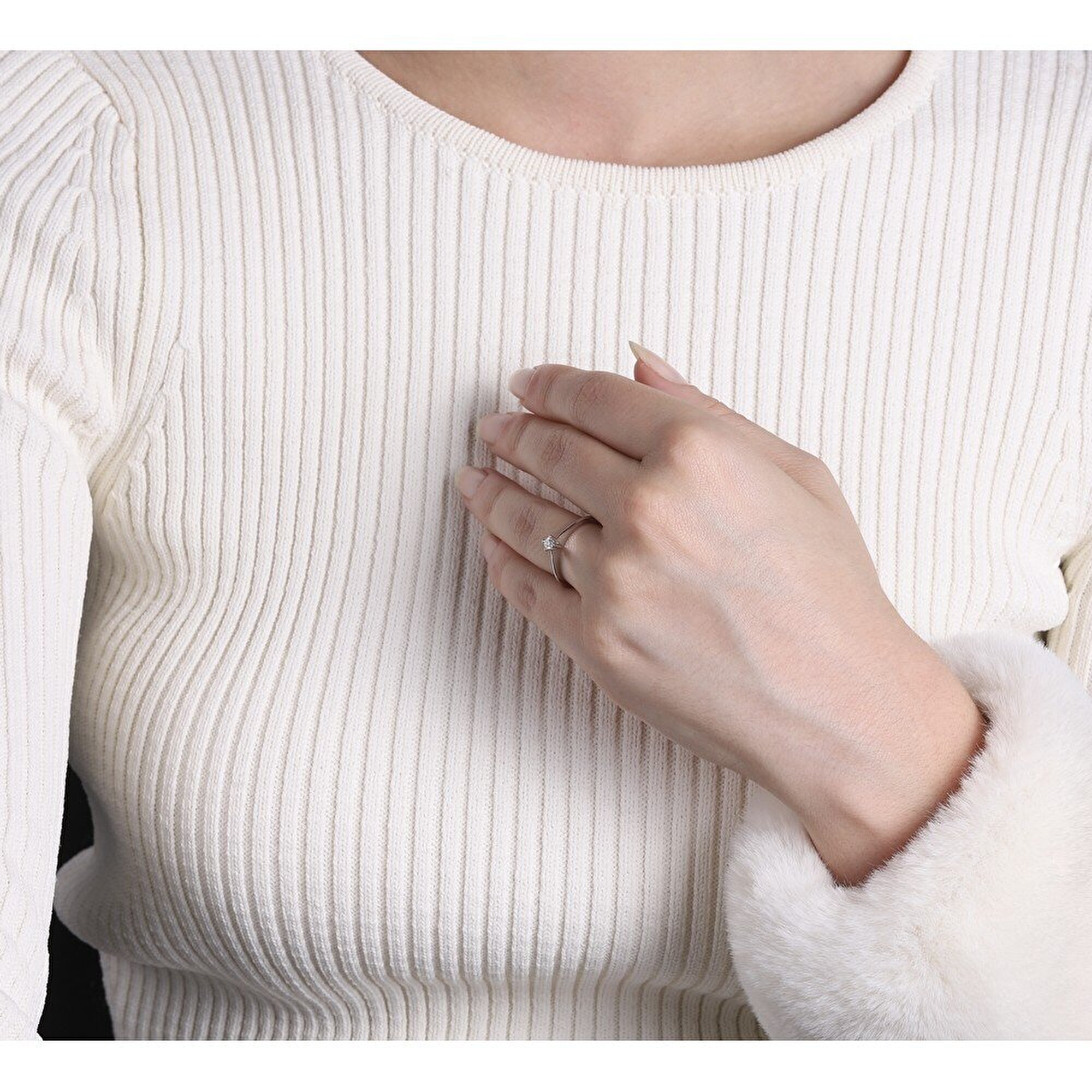 0,09 Karat Tektaş Pırlanta Yüzük