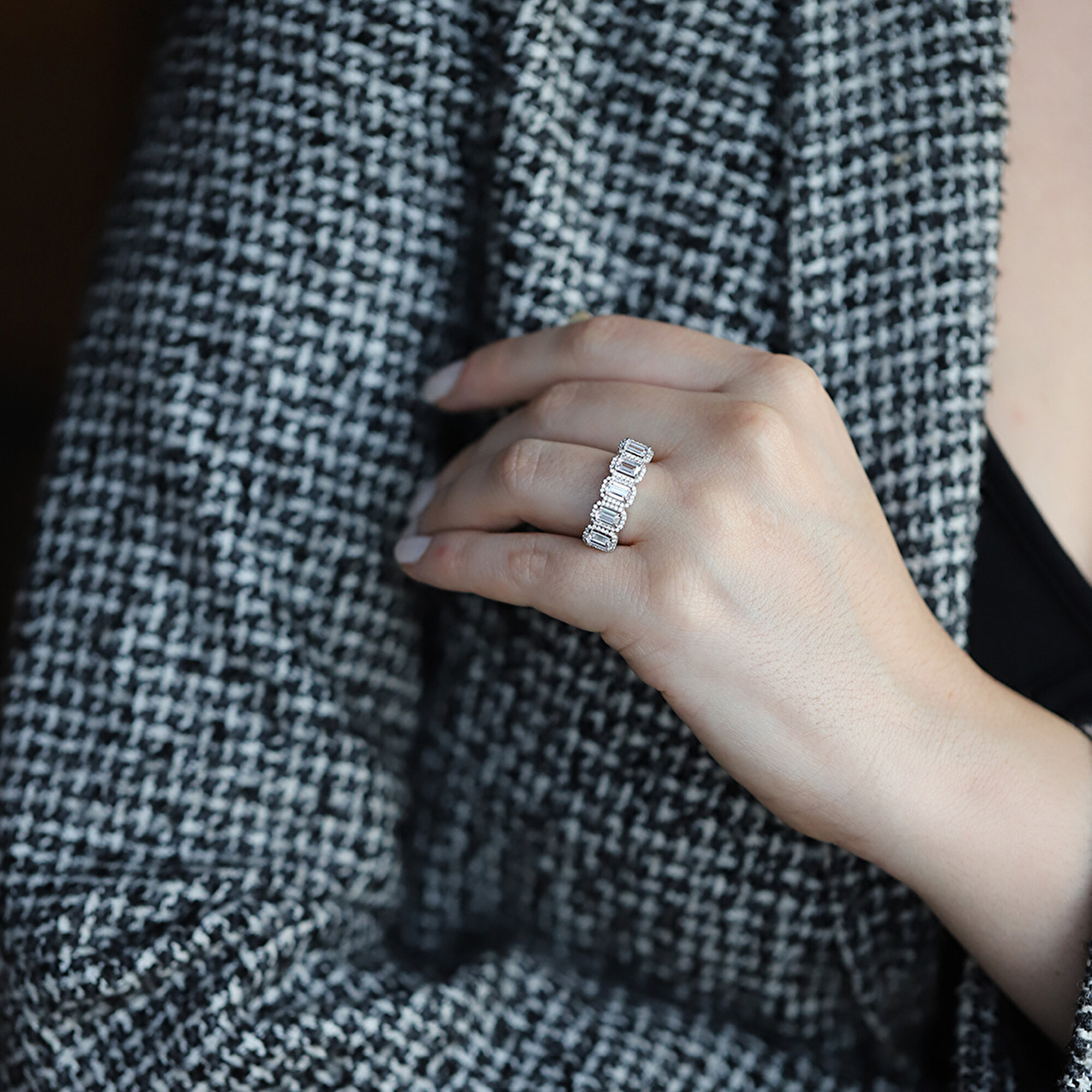 14 Ayar Beyaz Altın Beştaş Yüzük