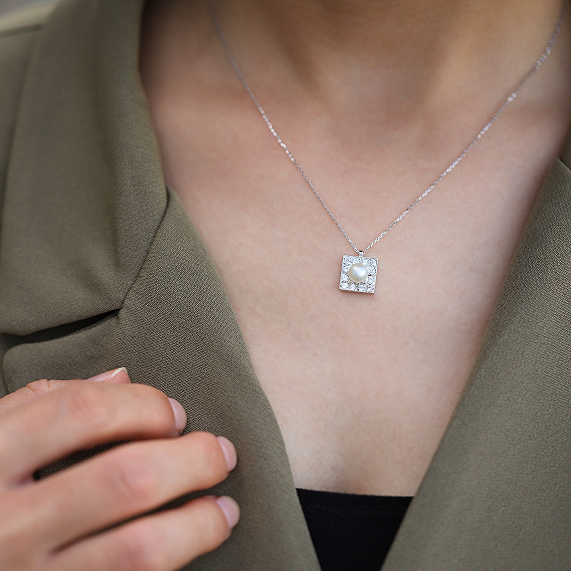 14 Ayar Beyaz Altın İnci Kolye