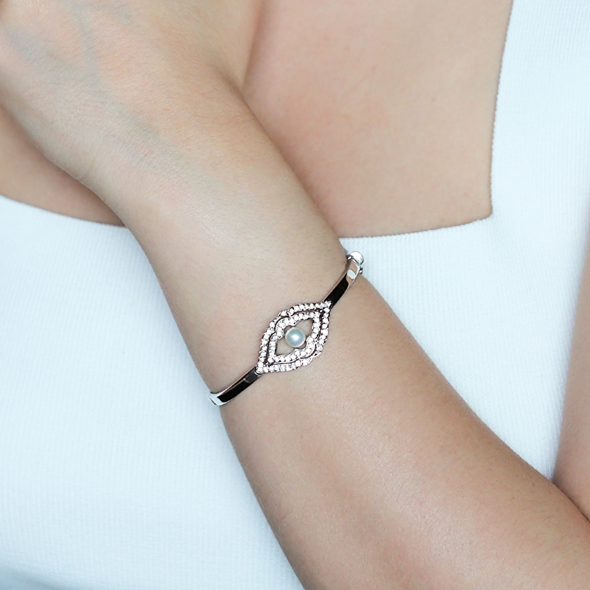 14 Ayar Beyaz Altın Kelepçe Bilezik