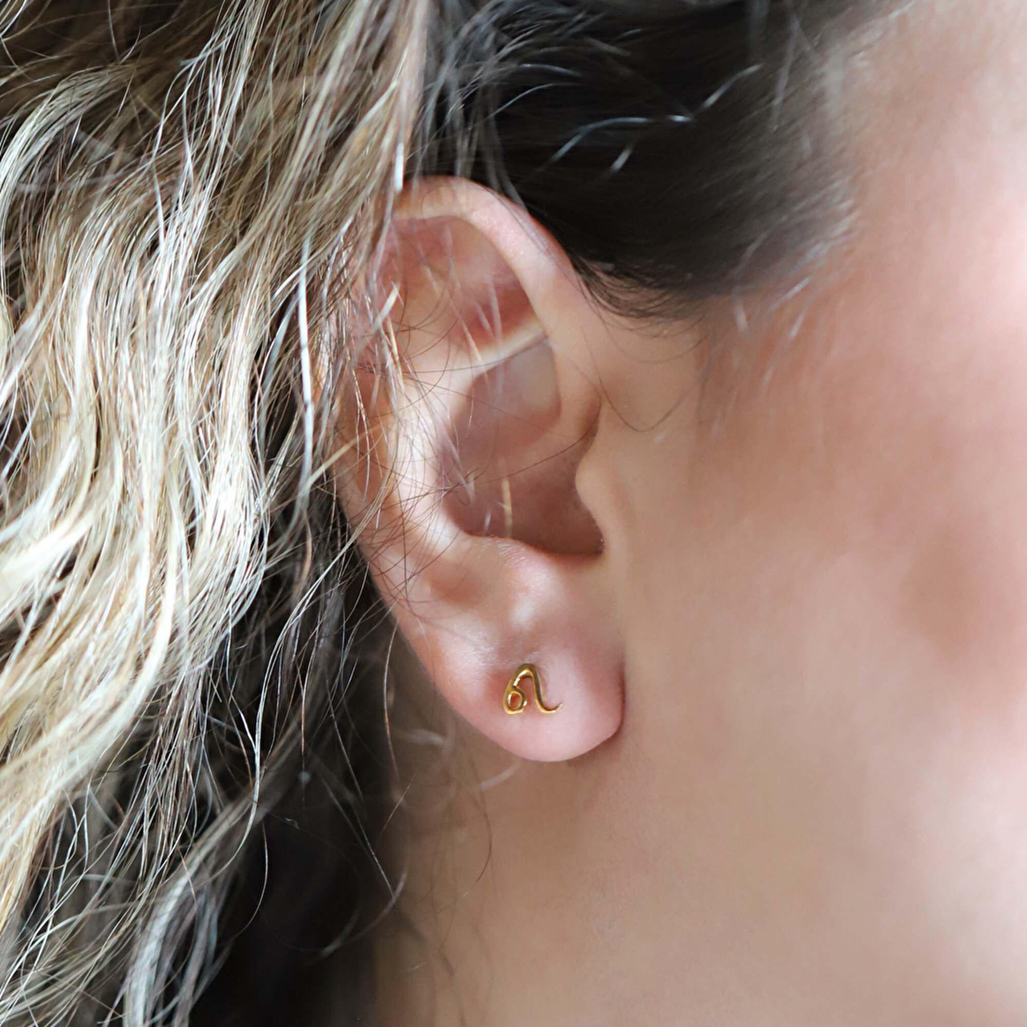 14 Ayar Sarı Altın Aslan Burç Küpe