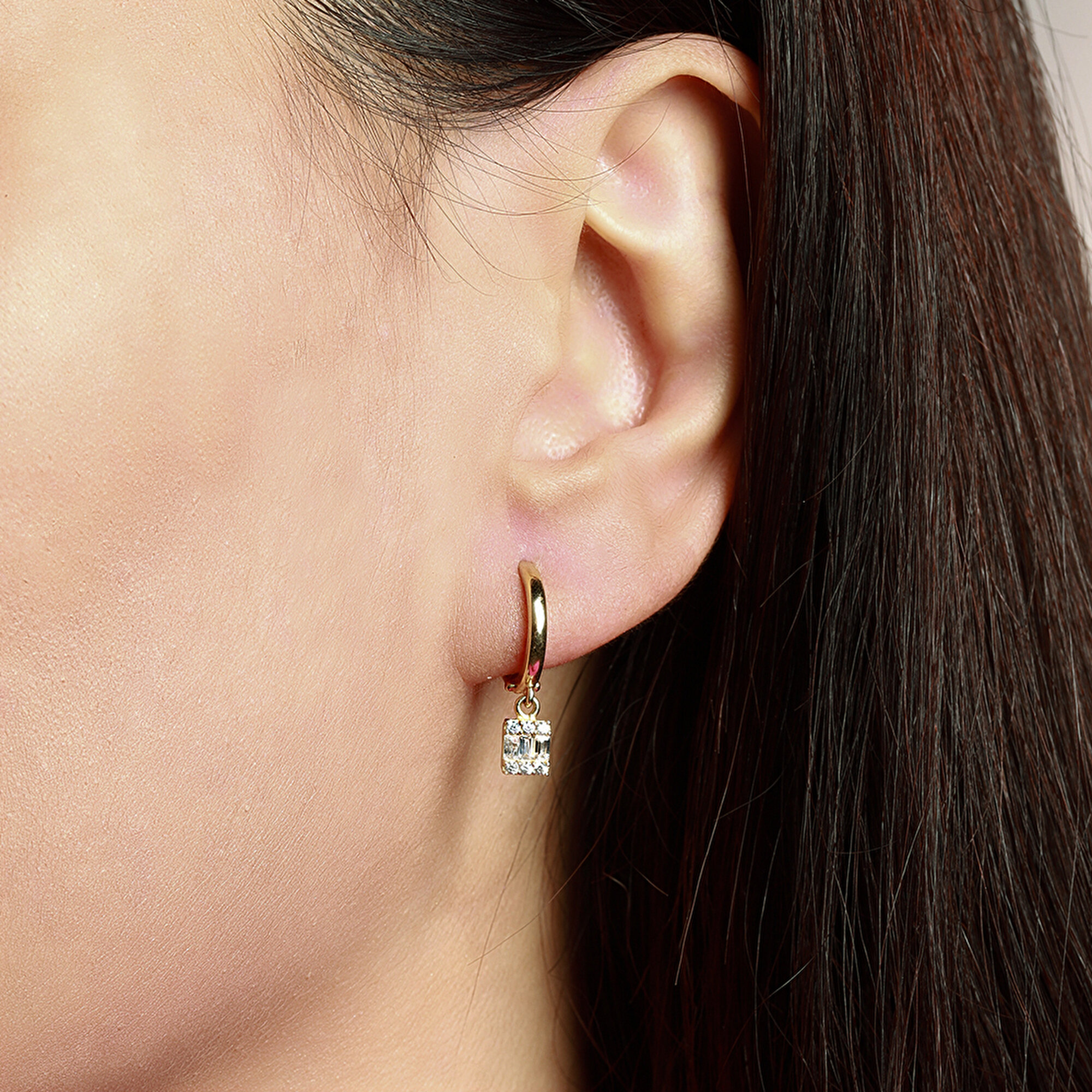 14 Ayar Sarı Altın Sallantılı Baget Küpe