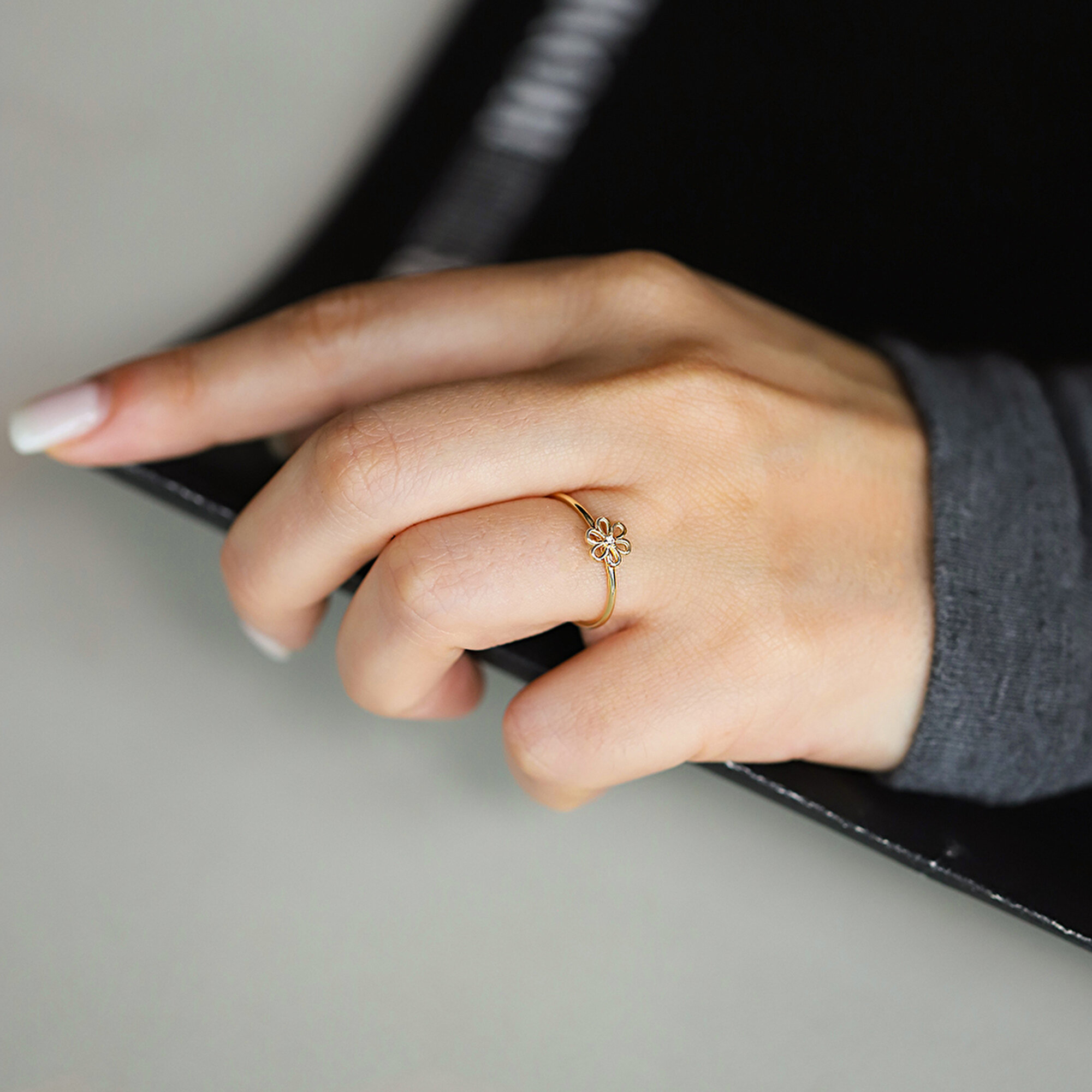 14 Ayar Sarı Altın Çiçek Minimal Yüzük