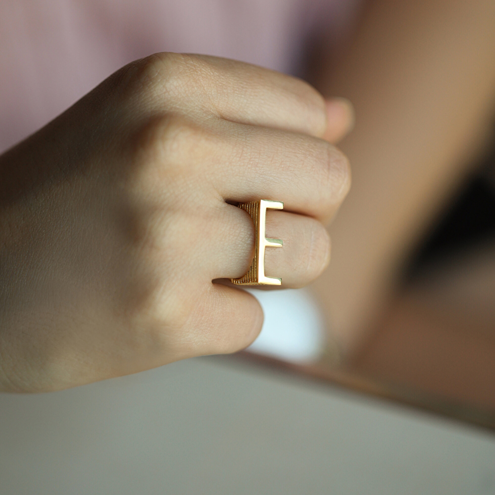 14 Ayar Sarı Altın E Bold Harf Yüzük