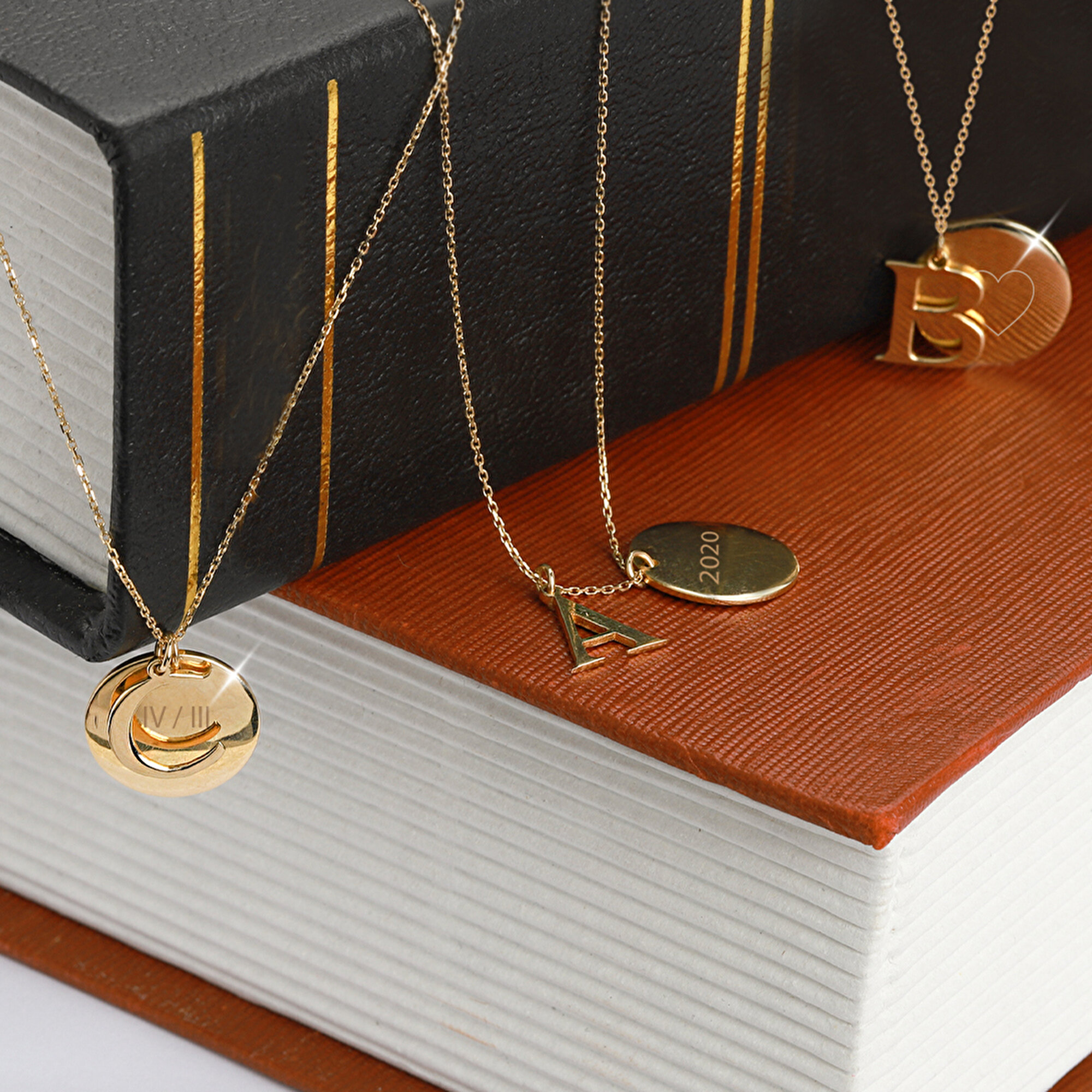 14 Ayar G Harf Plaka Kolye