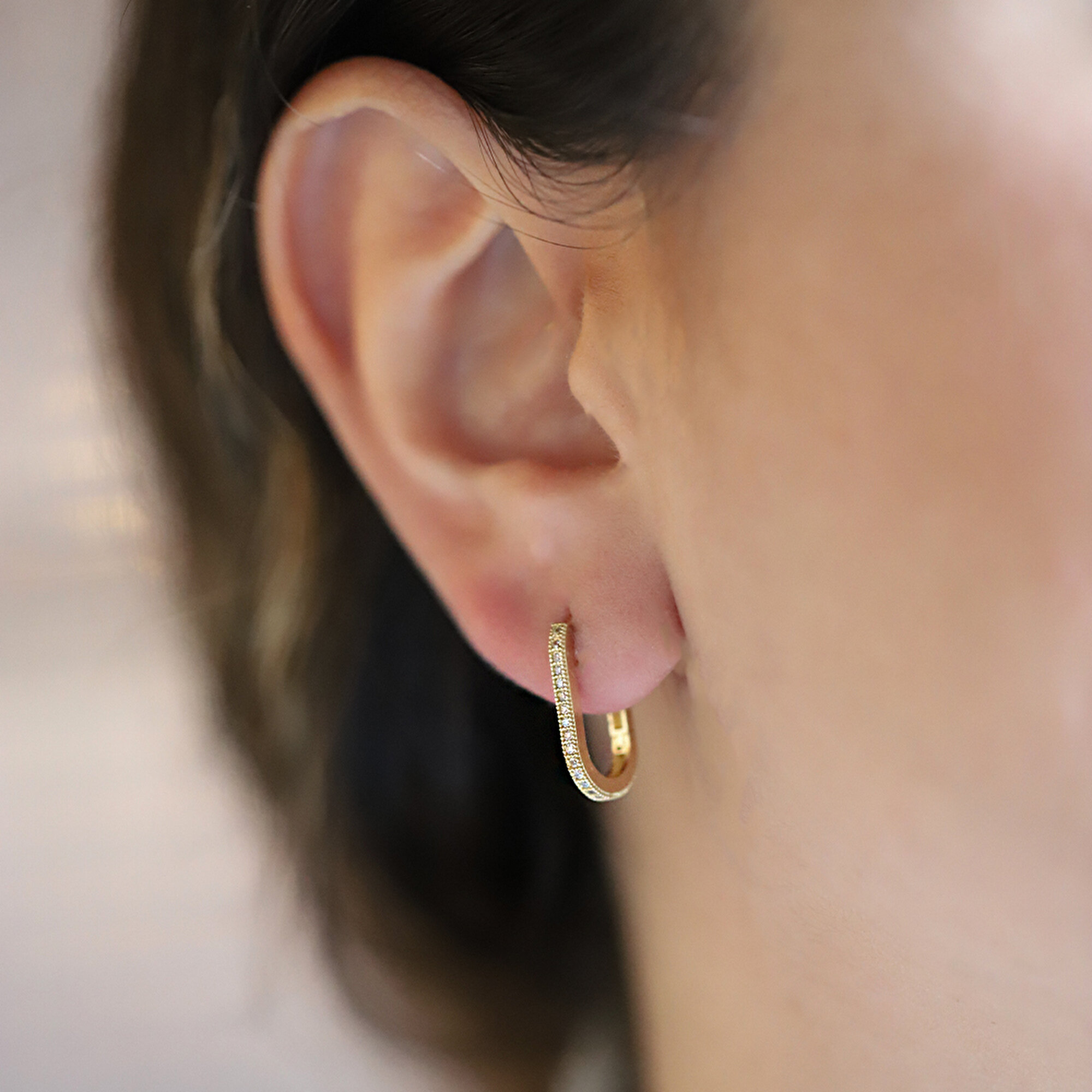 14 Ayar Sarı Altın Dikdörtgen Halka Küpe