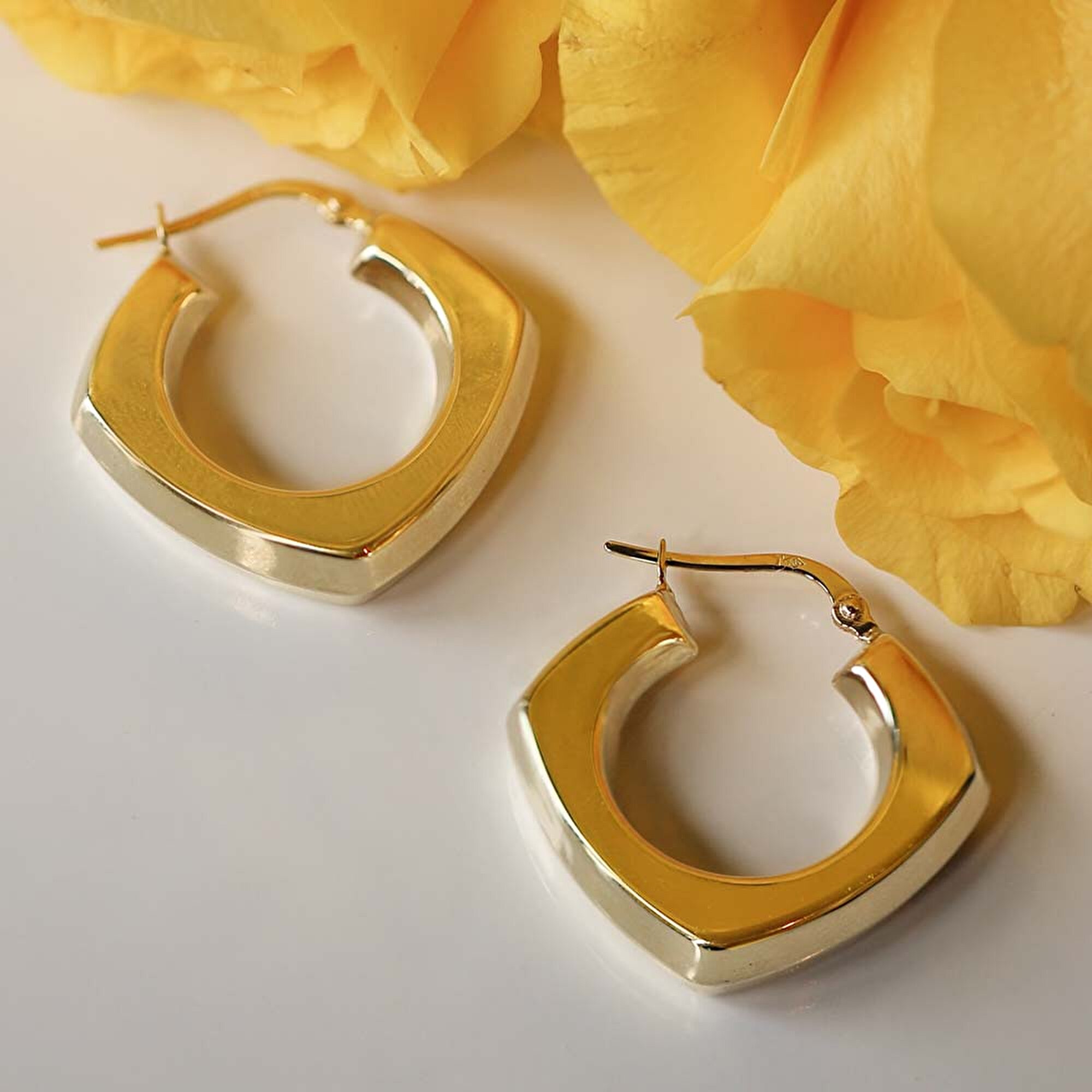 14 Ayar Sarı Altın Üçgen Halka Küpe