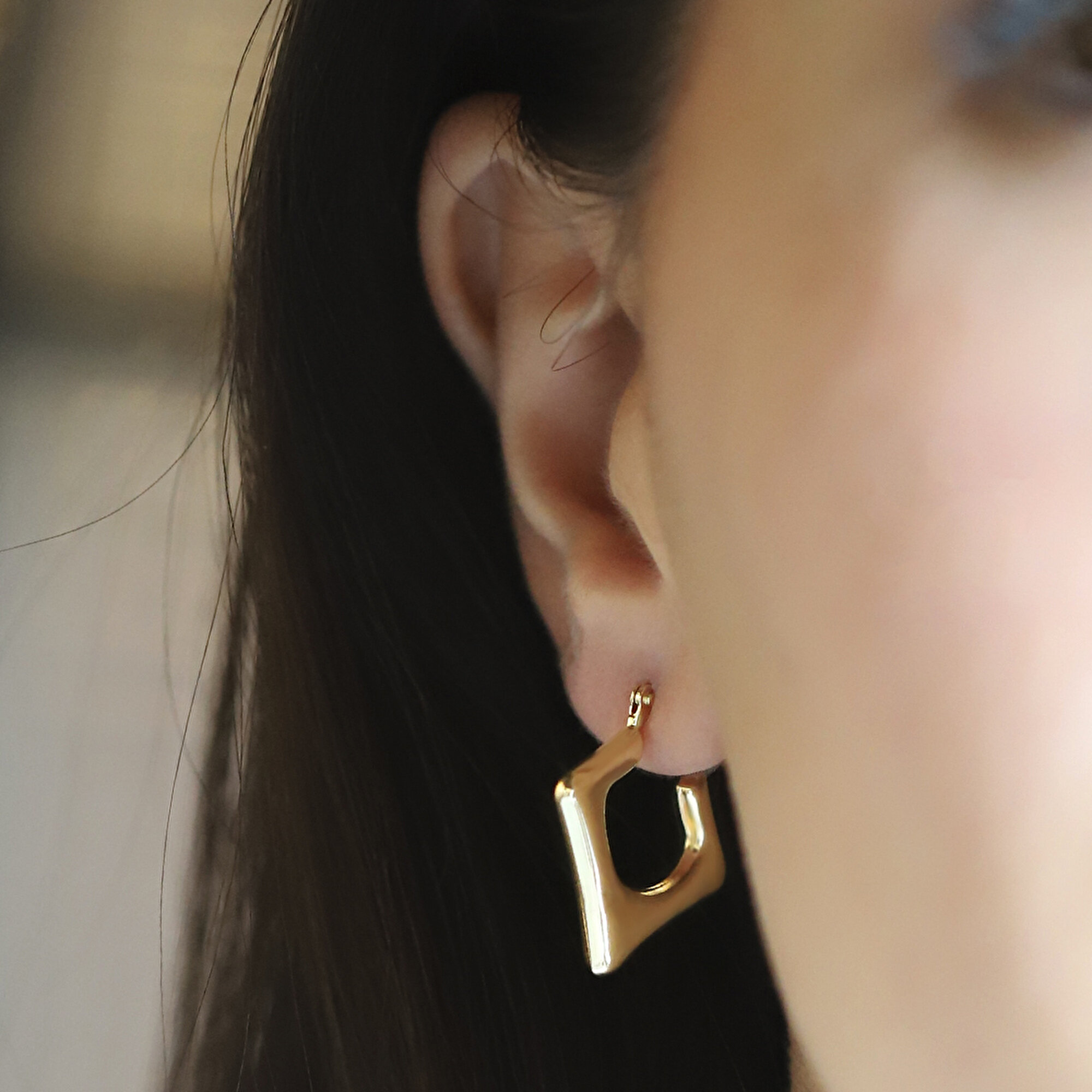 14 Ayar Sarı Altın Üçgen Halka Küpe