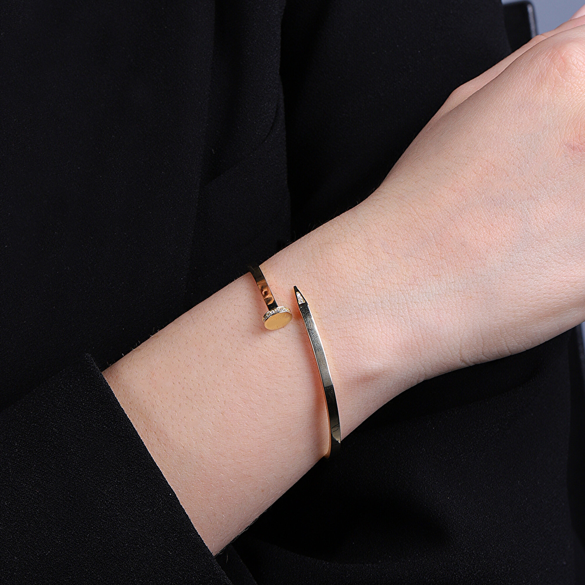 14 Ayar Sarı Altın Çivi Kelepçe Bilezik