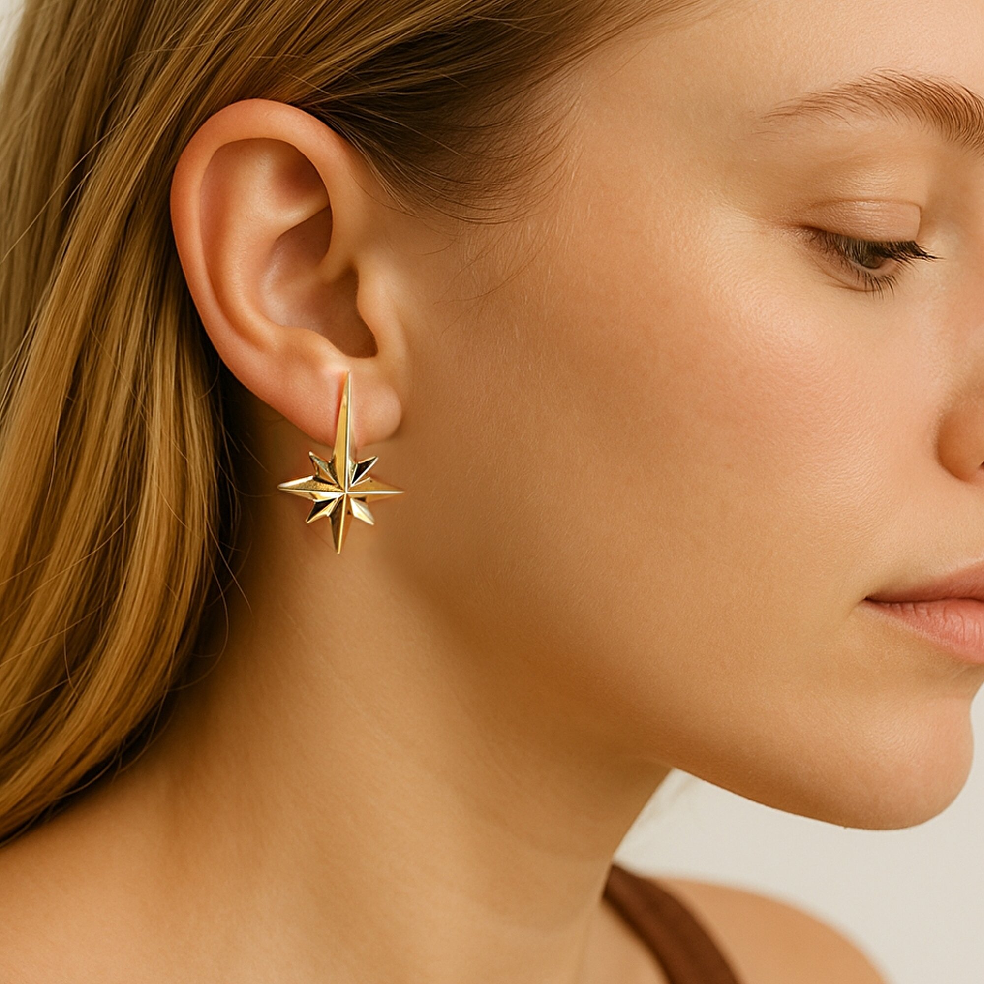 14 Ayar Sarı Altın Kutup Yıldızı Figürlü Küpe