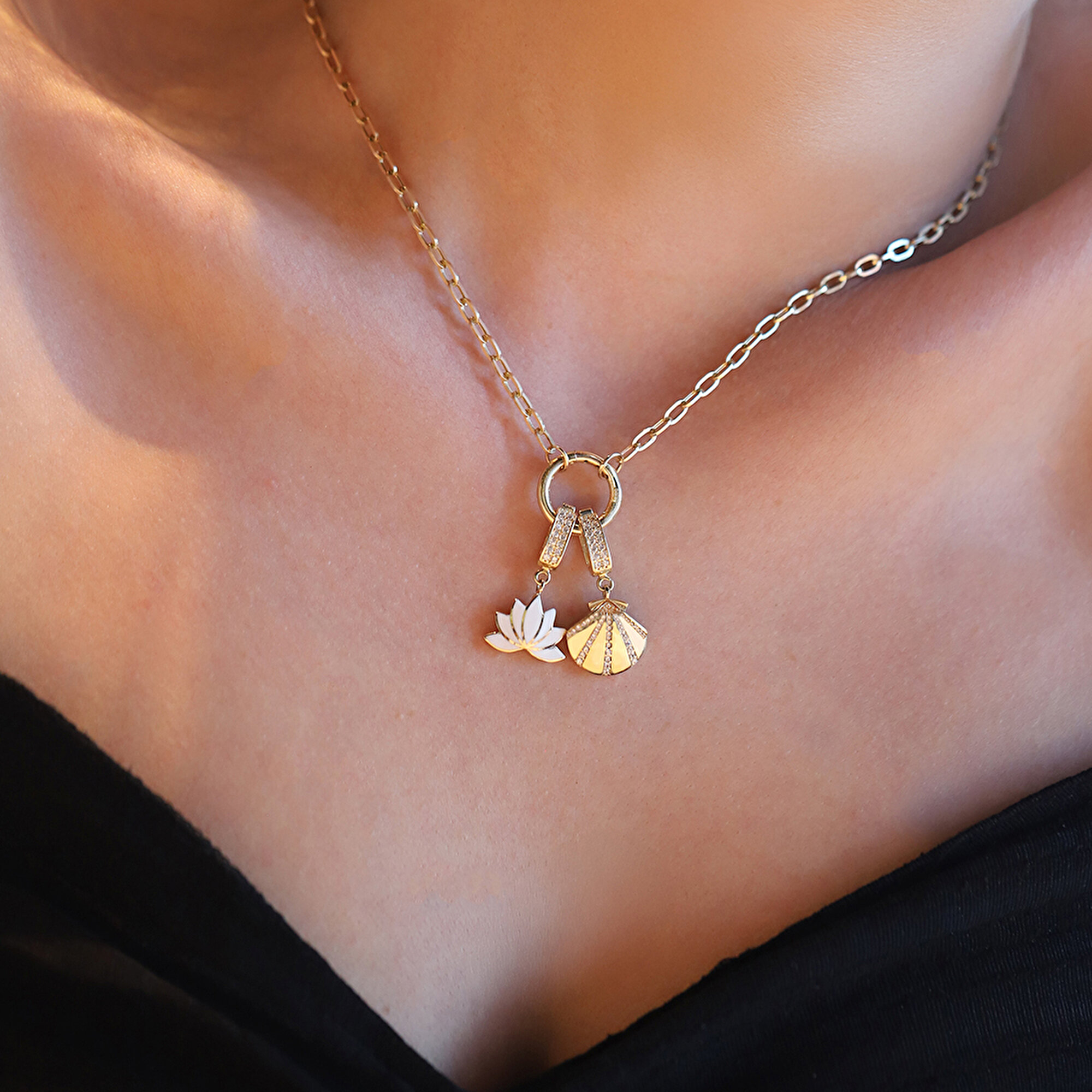 14 Ayar Sarı Altın Beyaz Mineli Lotus Kolye Ucu