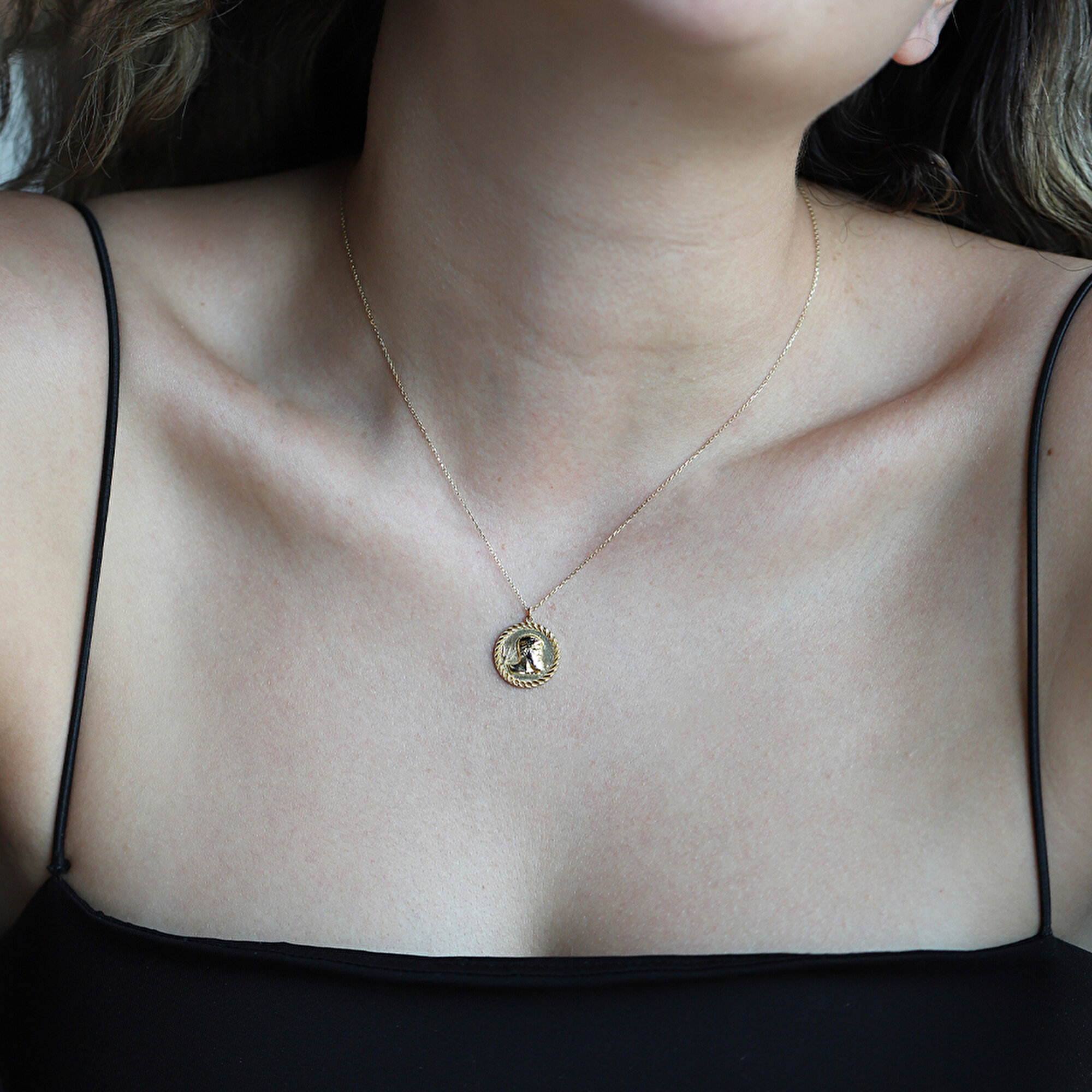 14 Ayar Sarı Altın Madalyon Figürlü Kolye