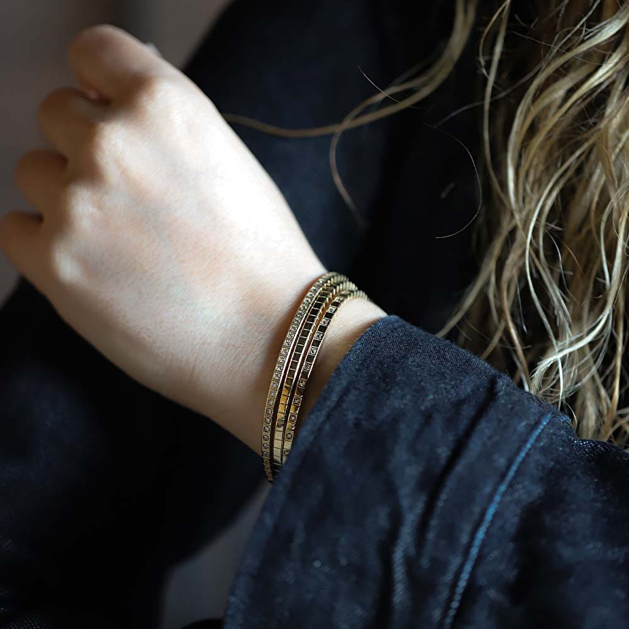 14 Ayar Sarı Altın Taşlı Kelepçe Bilezik