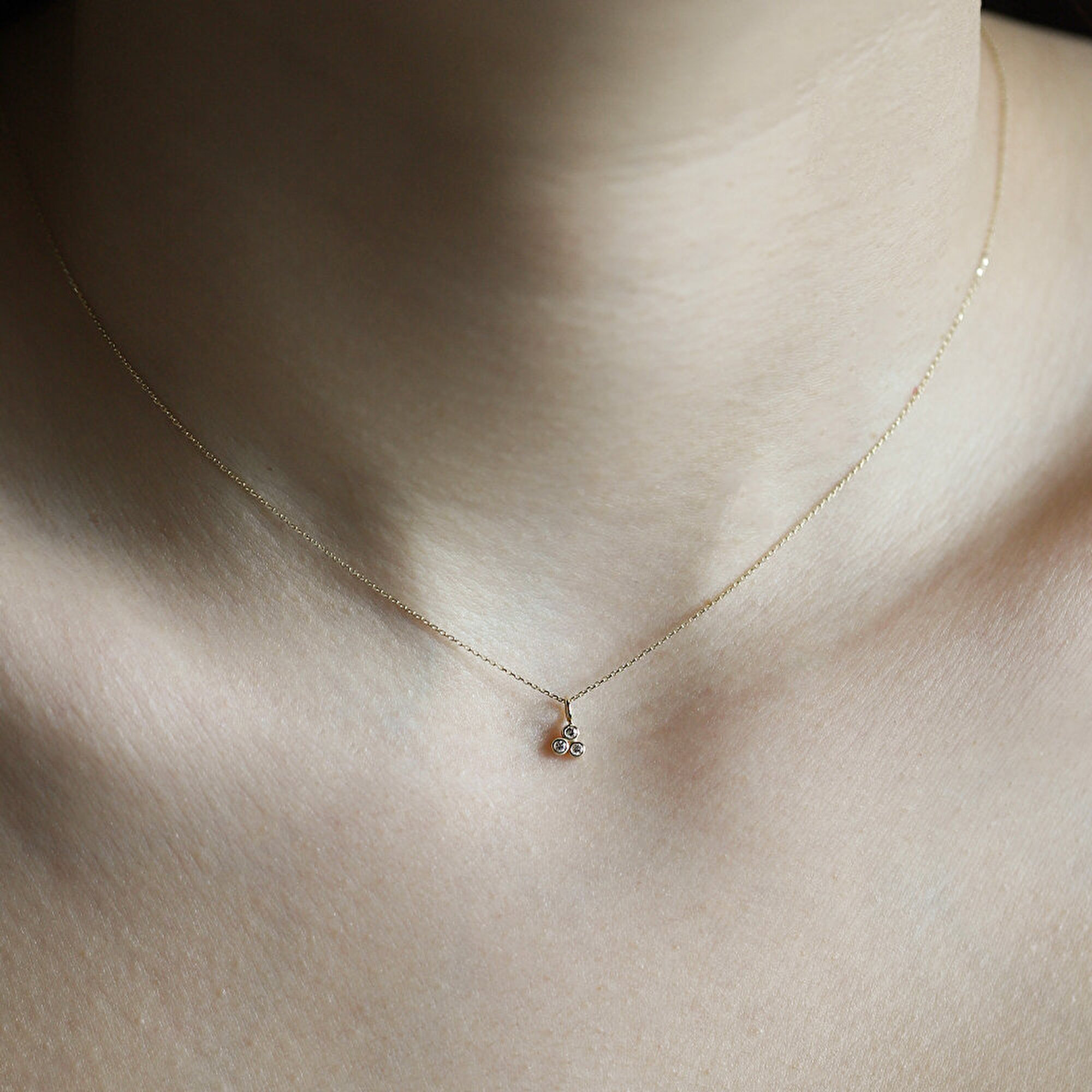 14 Ayar Sarı Altın Minimal Taşlı Kolye