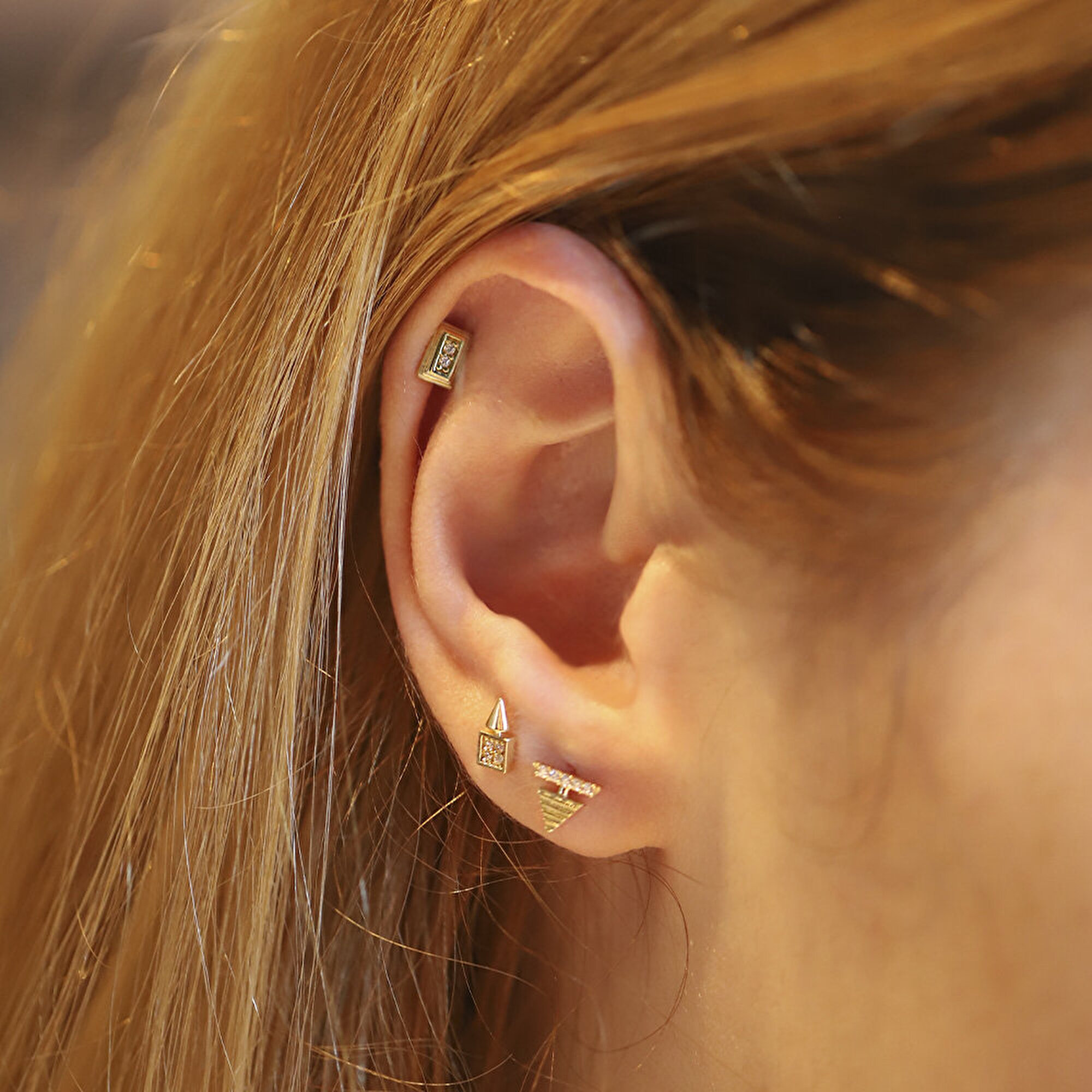 14 Ayar Sarı Altın Üçgen Tragus Piercing