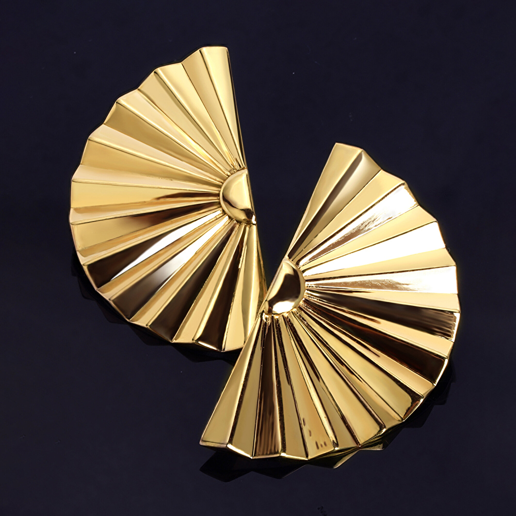 14 Ayar Sarı Altın Yelpaze Figürlü Küpe