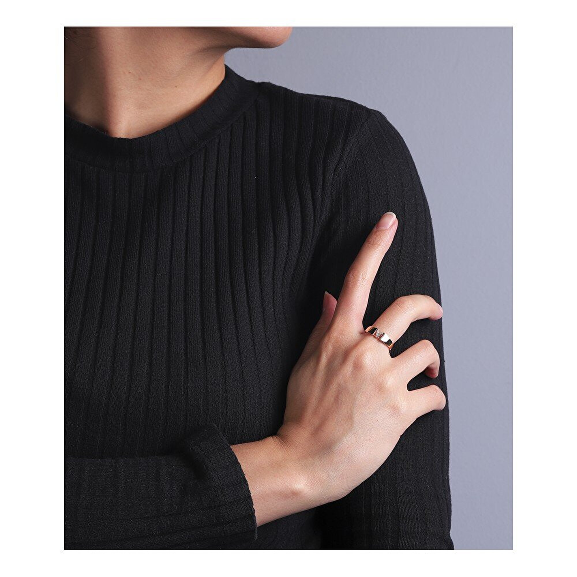 14 Ayar Rose Altın V Harf Yüzük