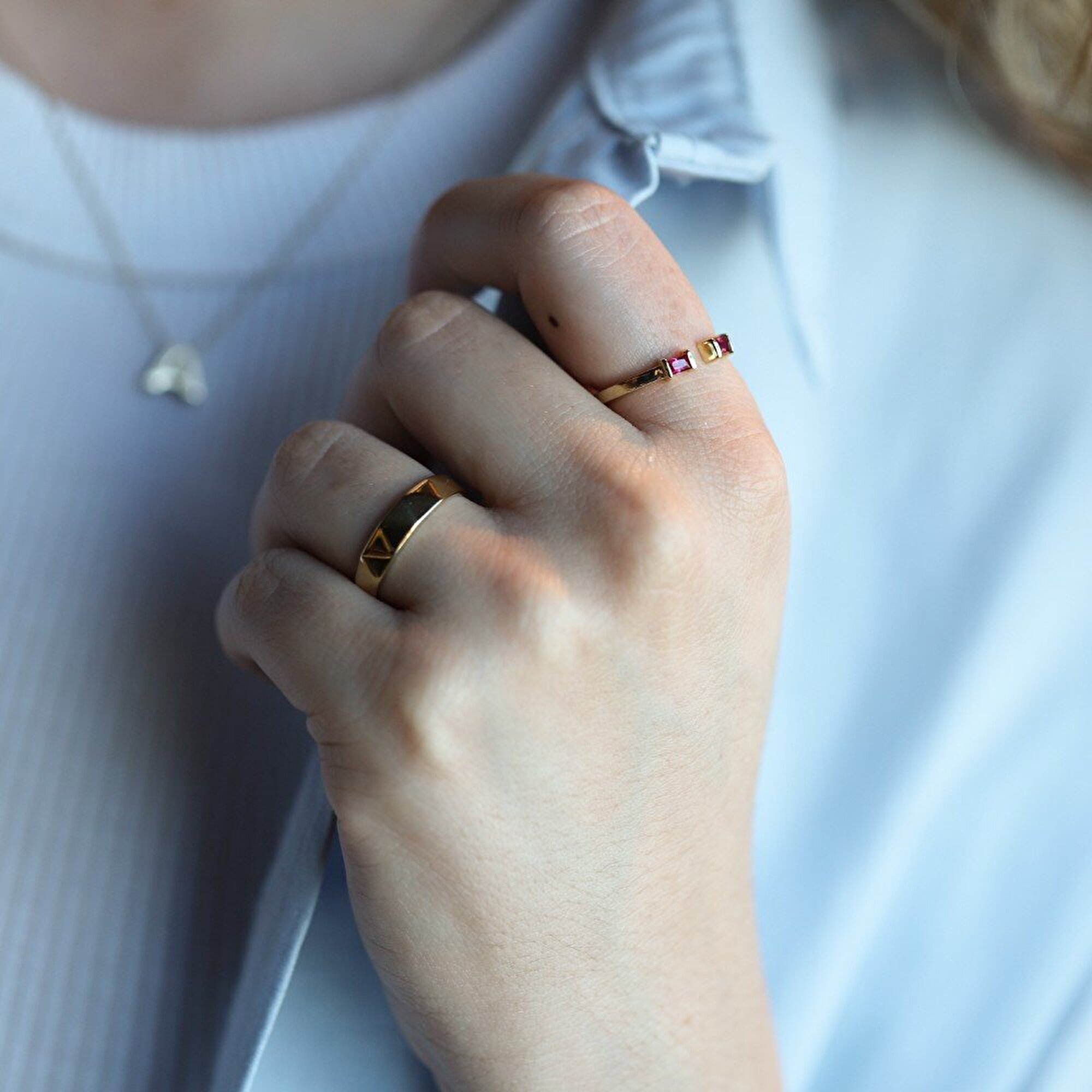 14 Ayar Sarı Altın Pembe Taşlı Baget Yüzük