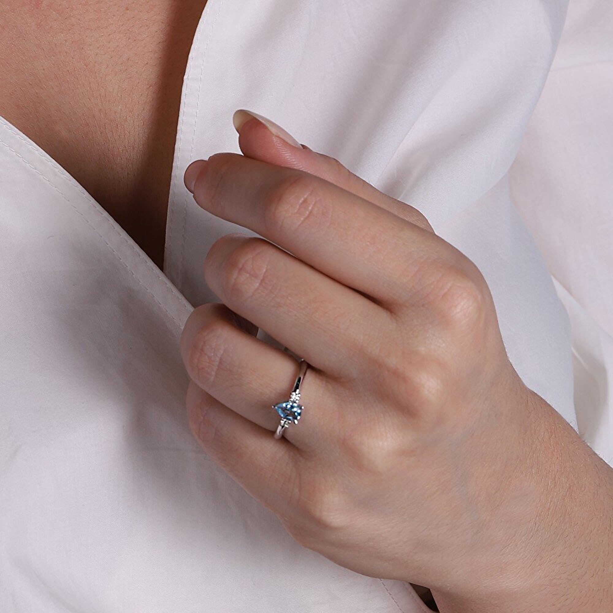 0,54 Karat Renkli Taşlı Pırlanta Yüzük