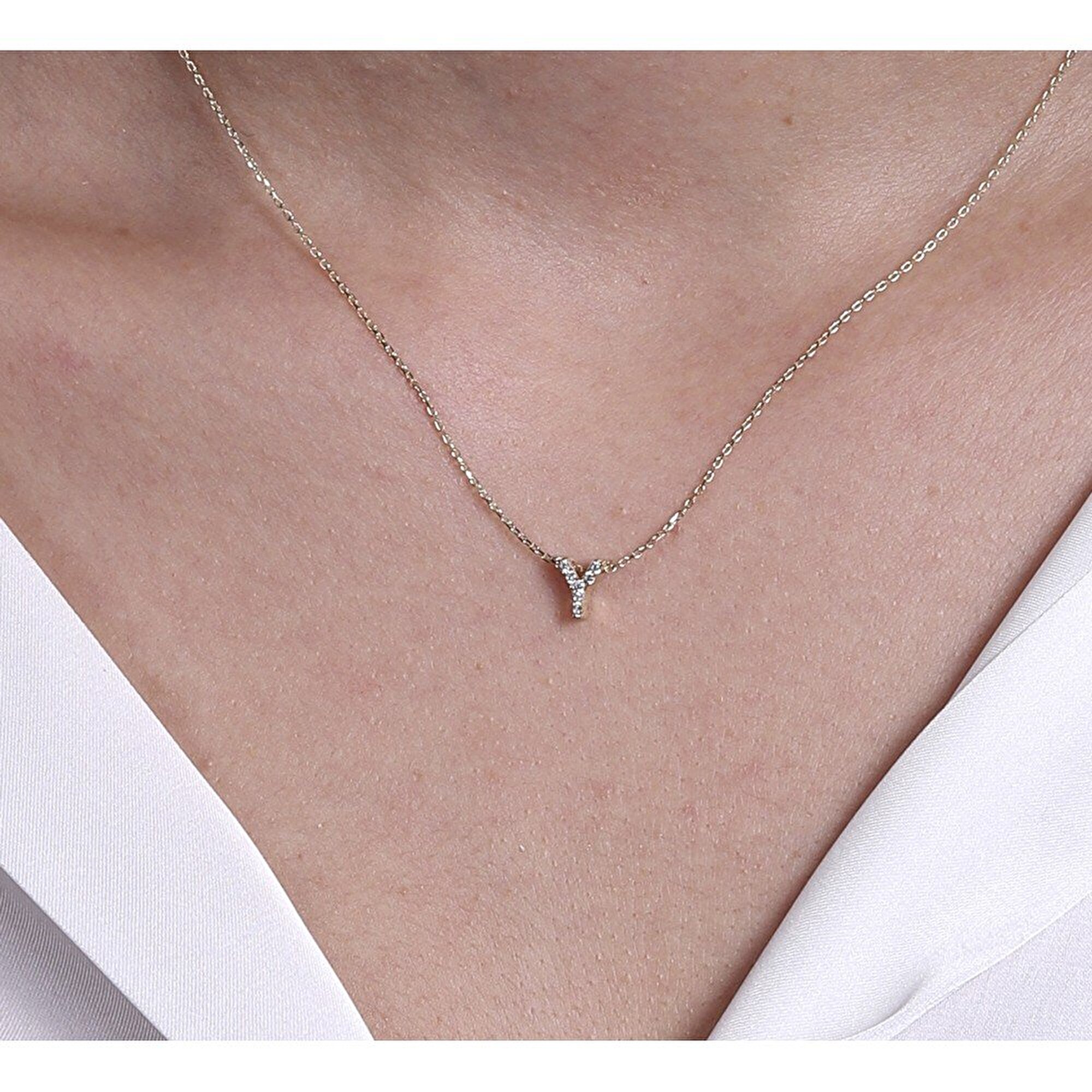 14 Ayar Sarı Altın Y Harf Kolye