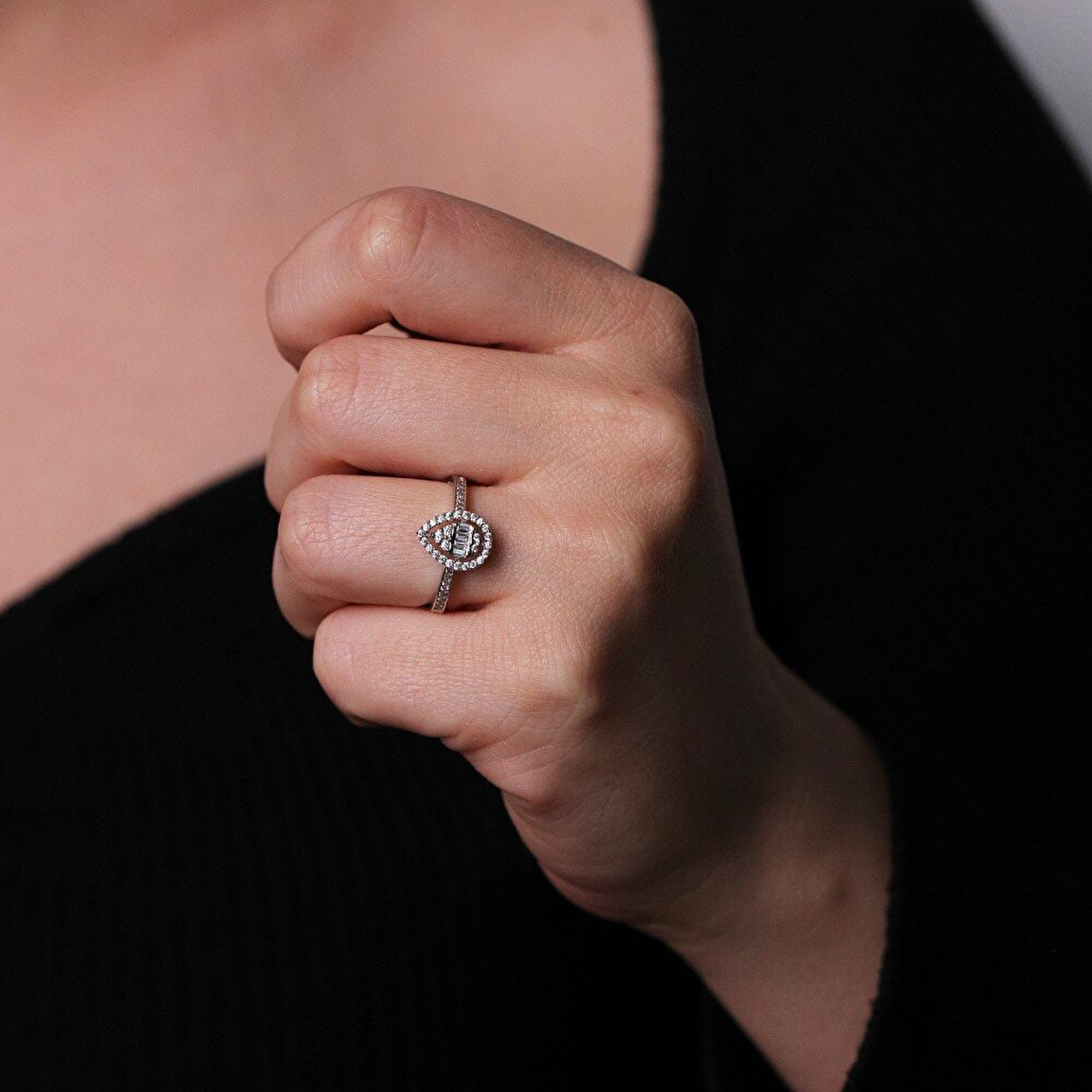 8 Ayar Beyaz Altın Baget Yüzük