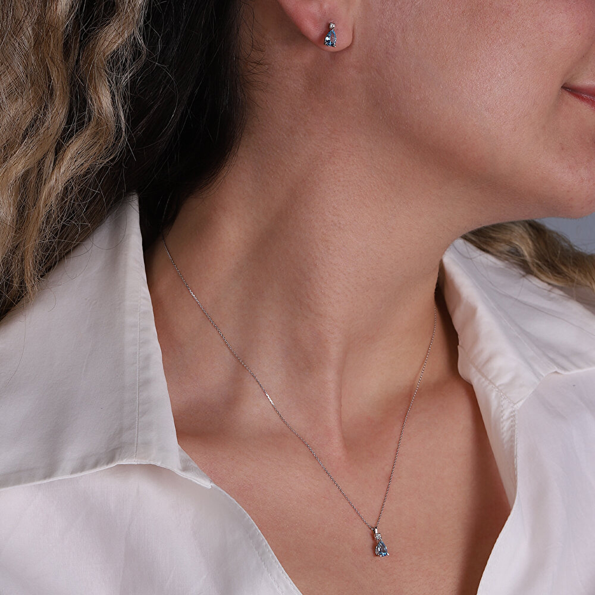 0,48 Karat Renkli Taşlı Pırlanta Kolye