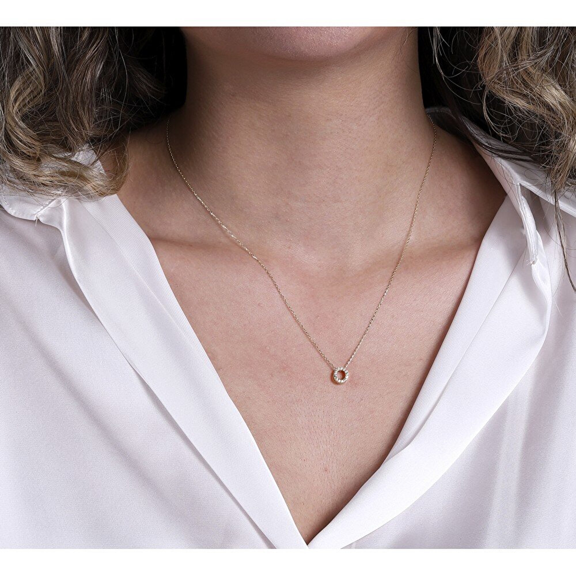 14 Ayar Sarı Altın O Harf Kolye