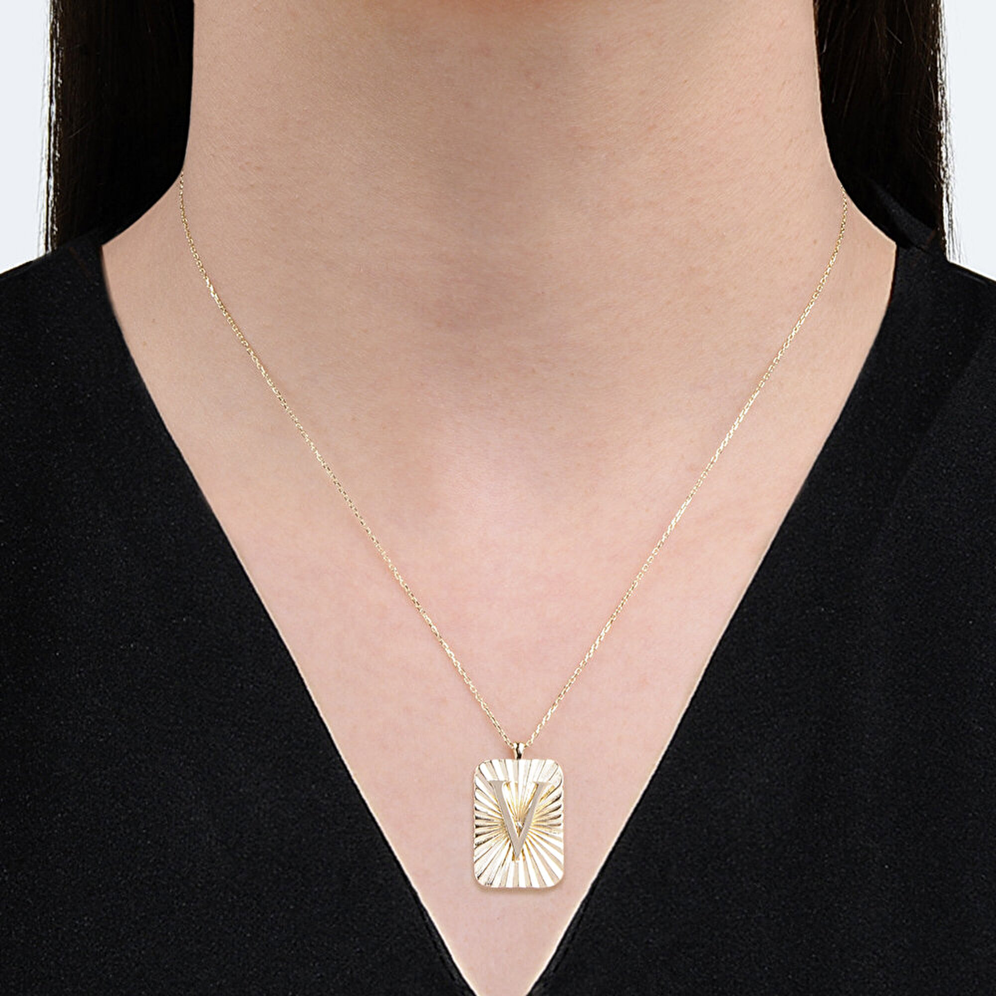 14 Ayar V Harf Plaka Kolye