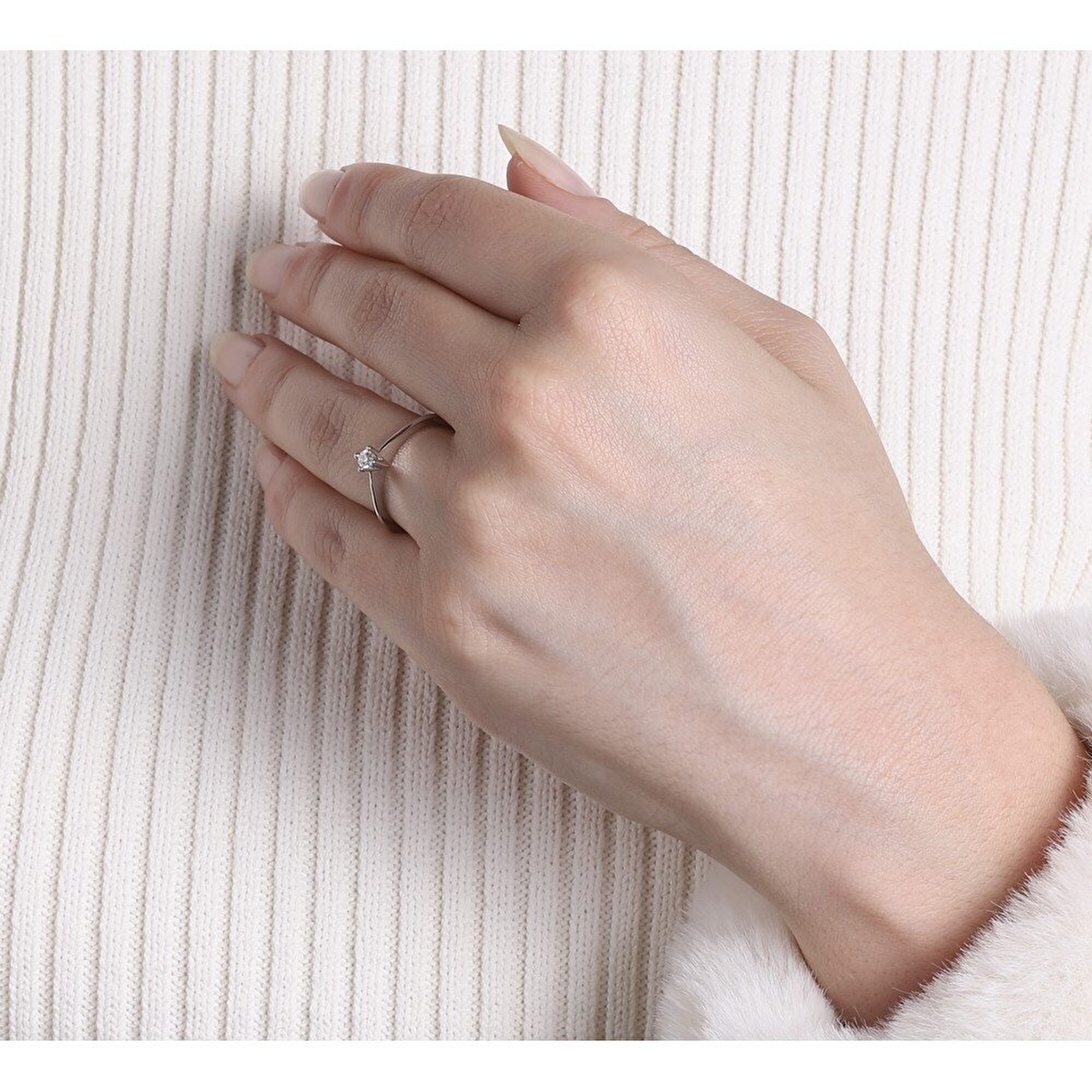 0,09 Karat Tektaş Pırlanta Yüzük