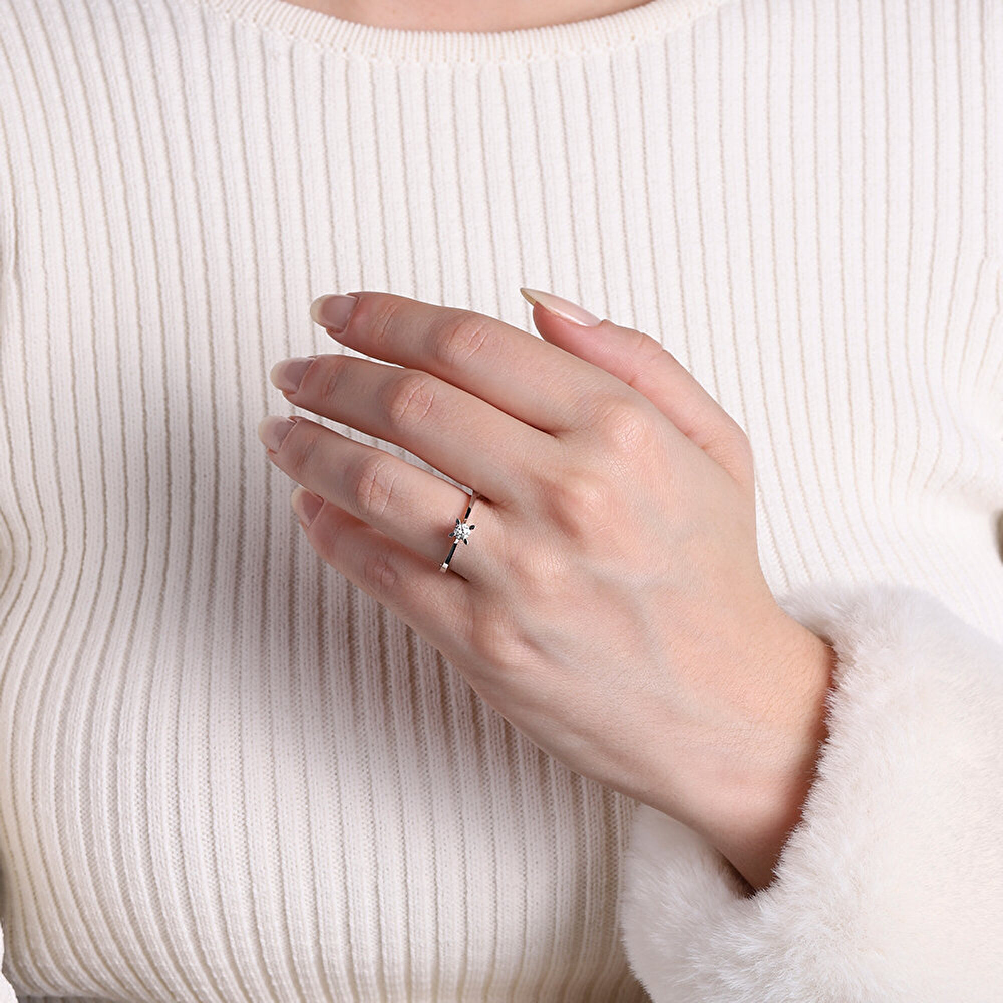 0,16 Karat Tektaş Pırlanta Yüzük