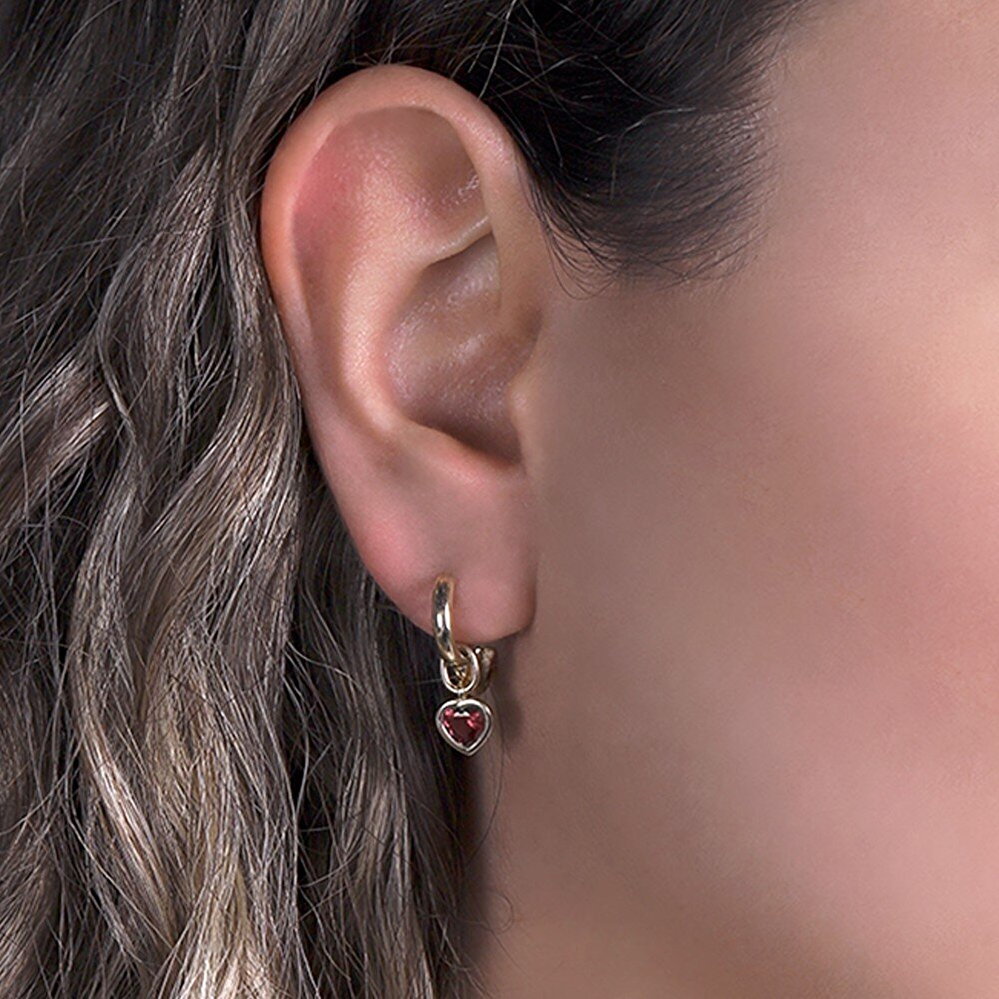 14 Ayar Sarı Altın Kırmızı Taşlı Kalp Küpe