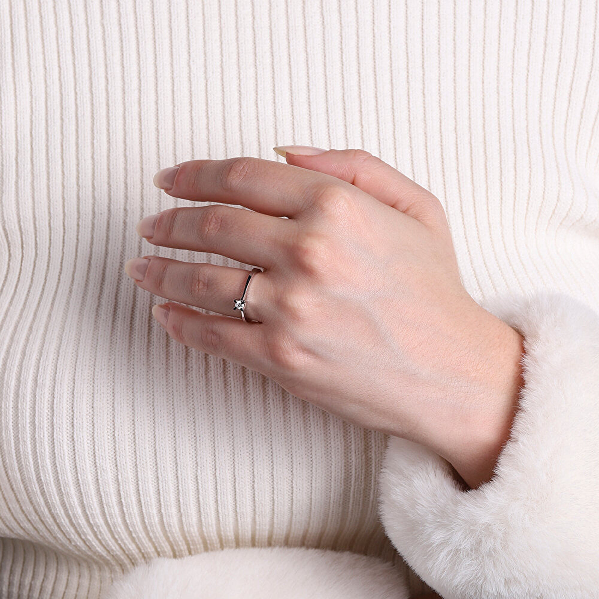 0,13 Karat Tektaş Pırlanta Yüzük