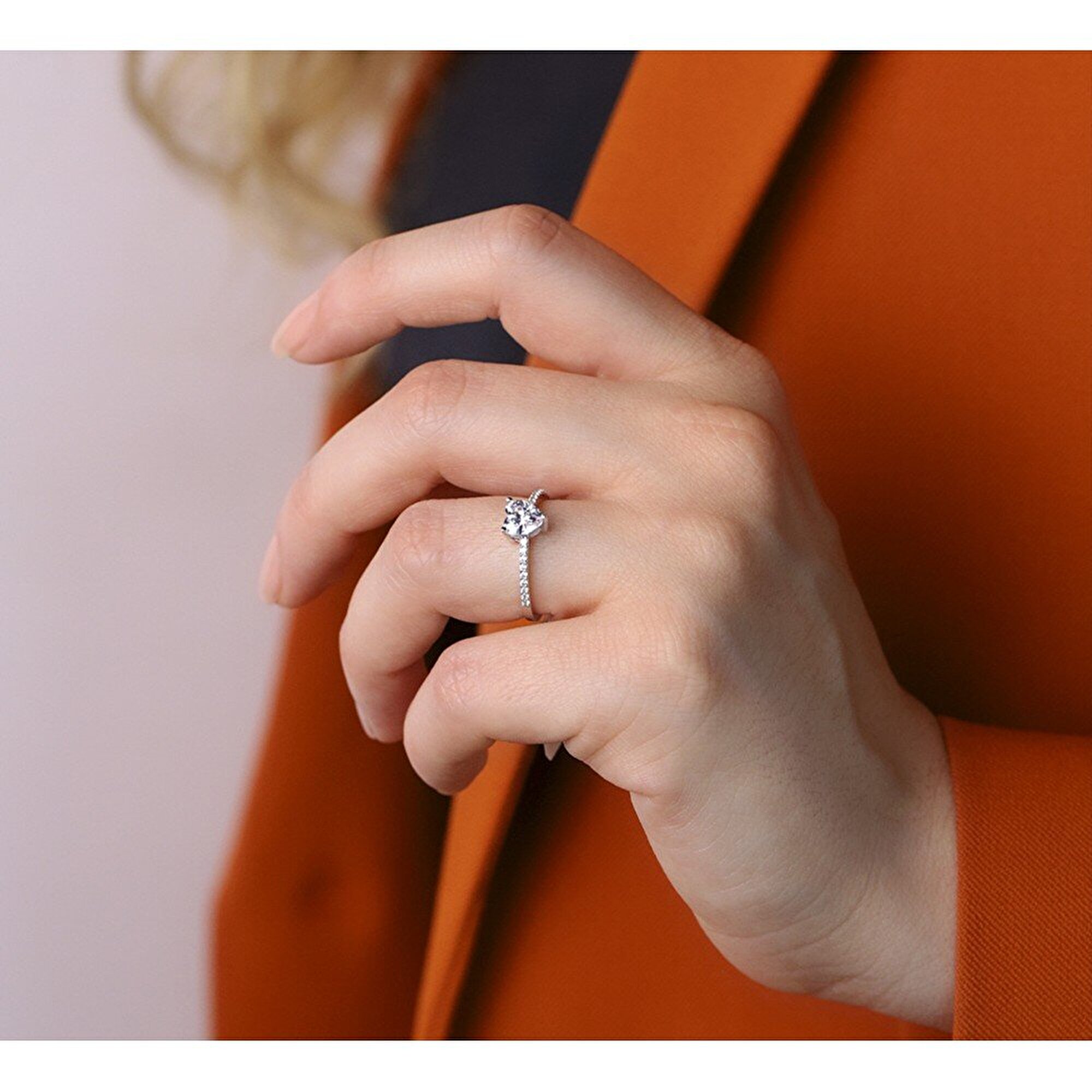 8 Ayar Beyaz Altın Tektaş Kalp Yüzük