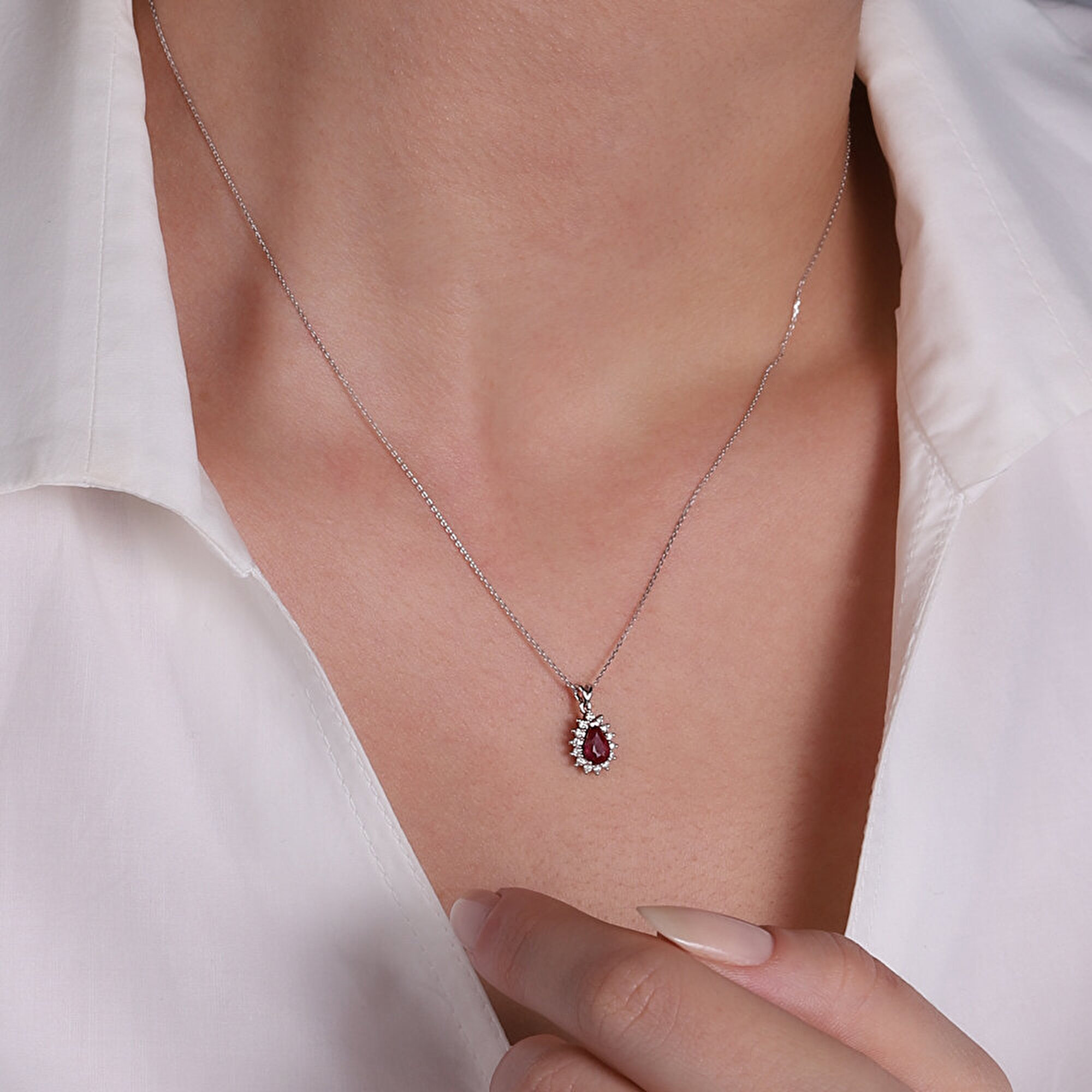 0,69 Karat Yakut Pırlanta Kolye