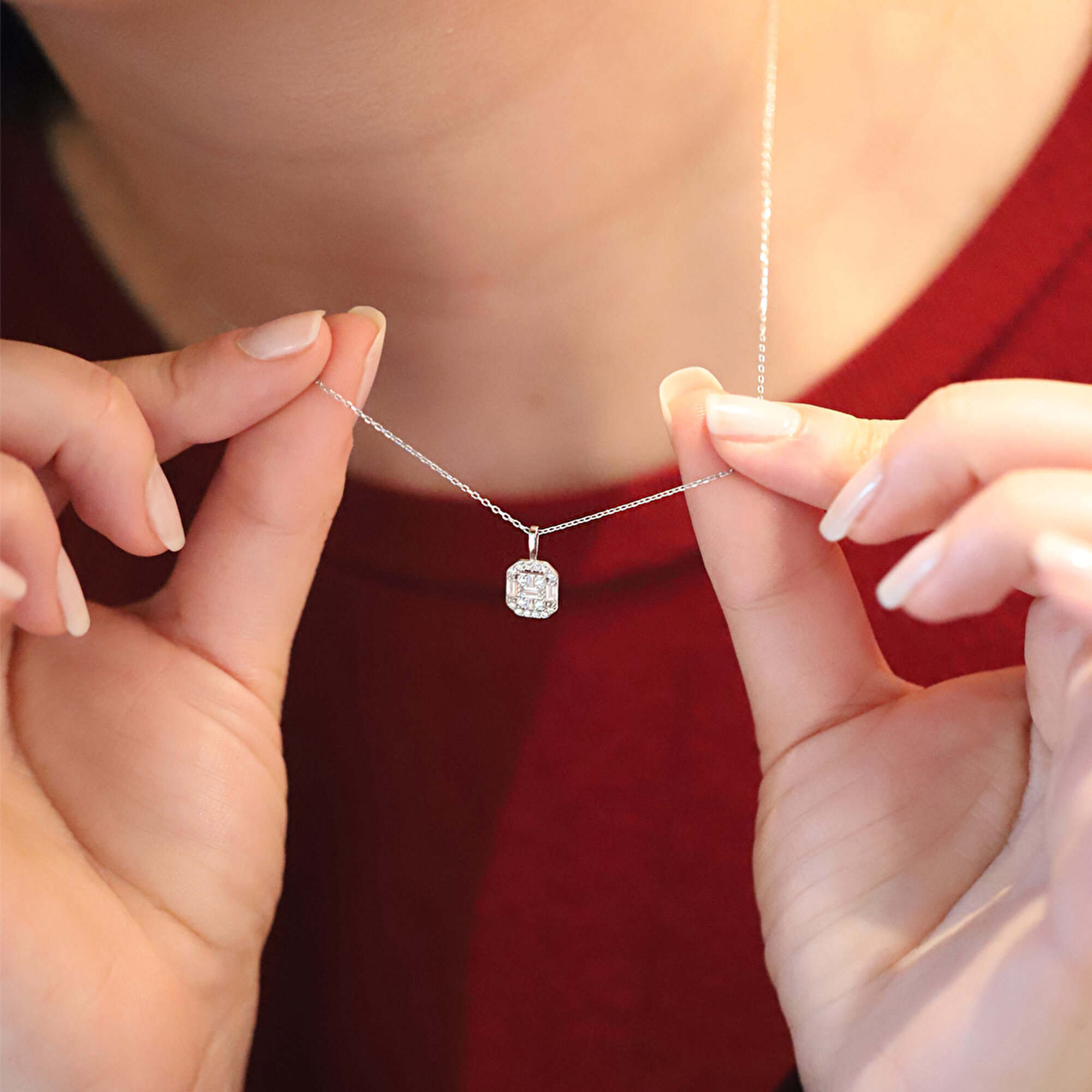 8 Ayar Beyaz Altın Baget Kolye