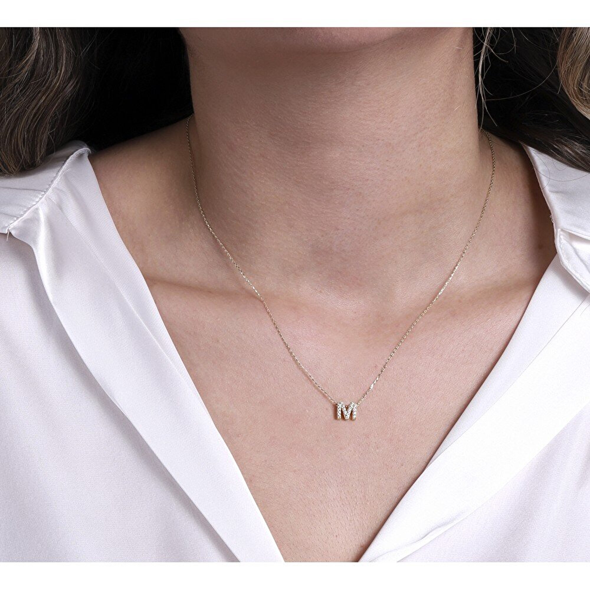 14 Ayar Sarı Altın M Harf Kolye