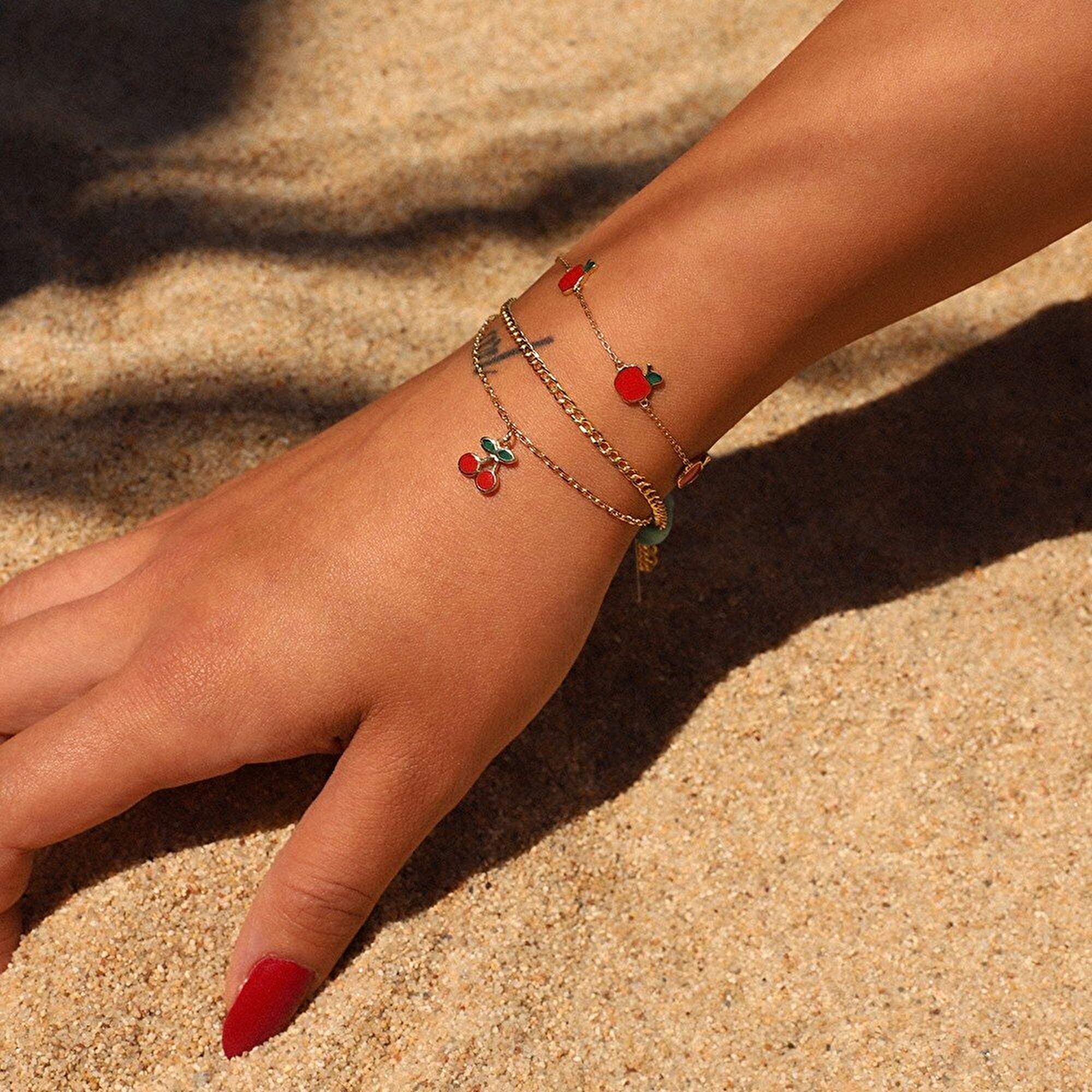 14 Ayar Sarı Altın Elma Figürlü Bileklik