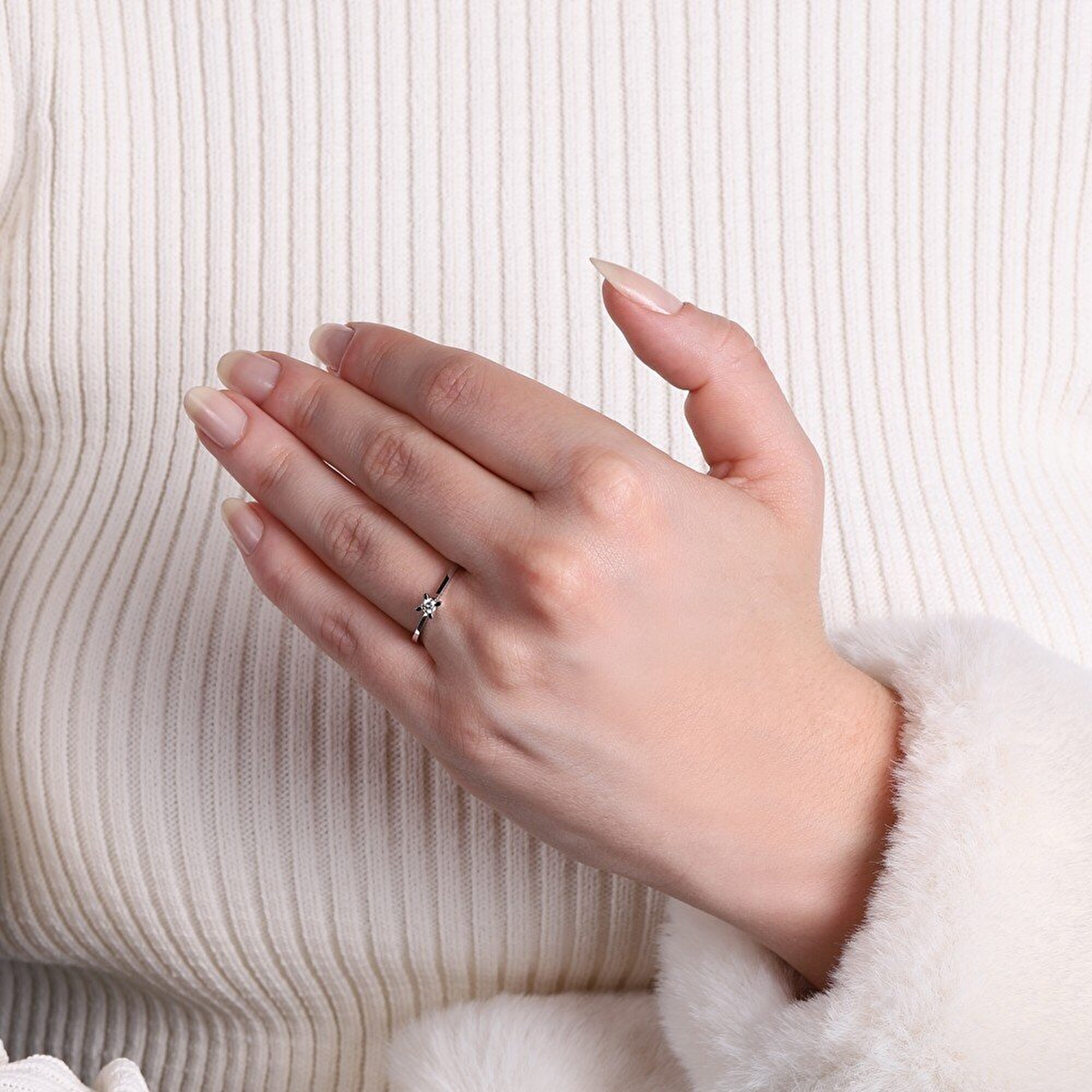 0,08 Karat Tektaş Pırlanta Yüzük