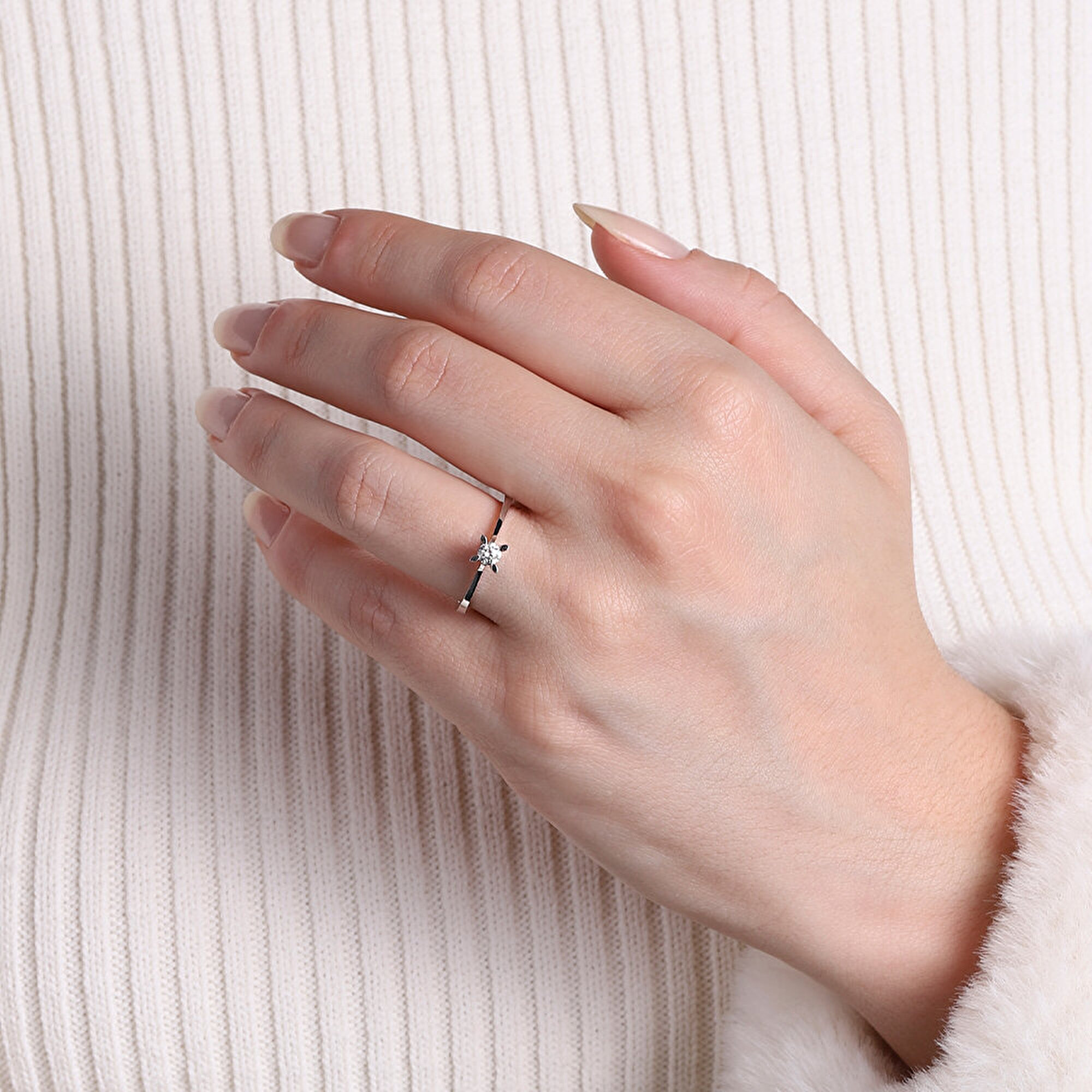 0,19 Karat Tektaş Pırlanta Yüzük