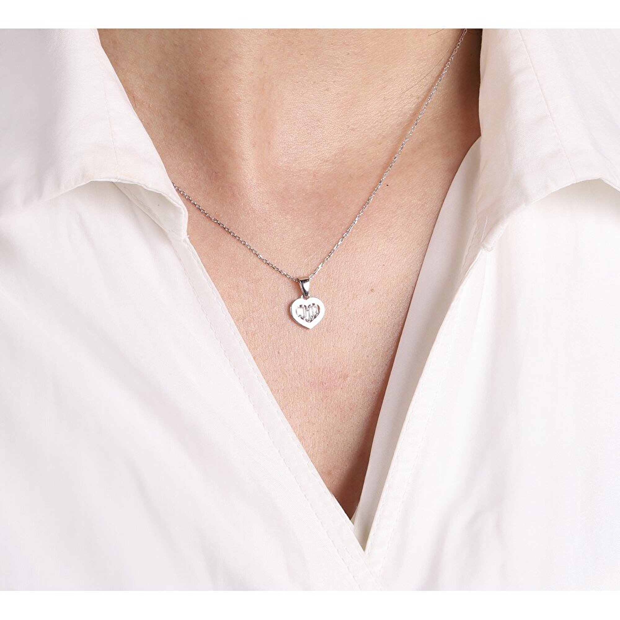 8 Ayar Beyaz Altın Kalp Figürlü Kolye