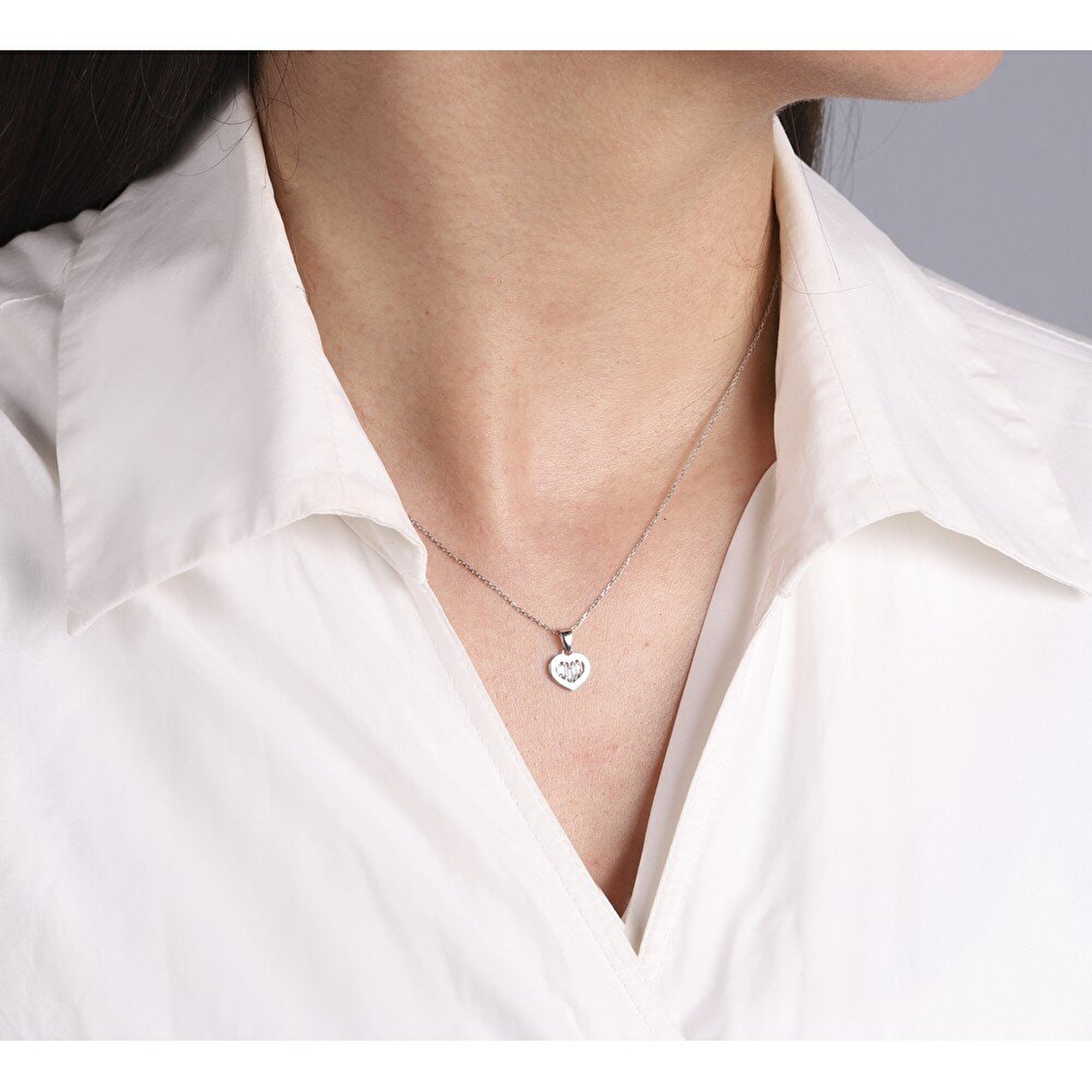 8 Ayar Beyaz Altın Kalp Figürlü Kolye